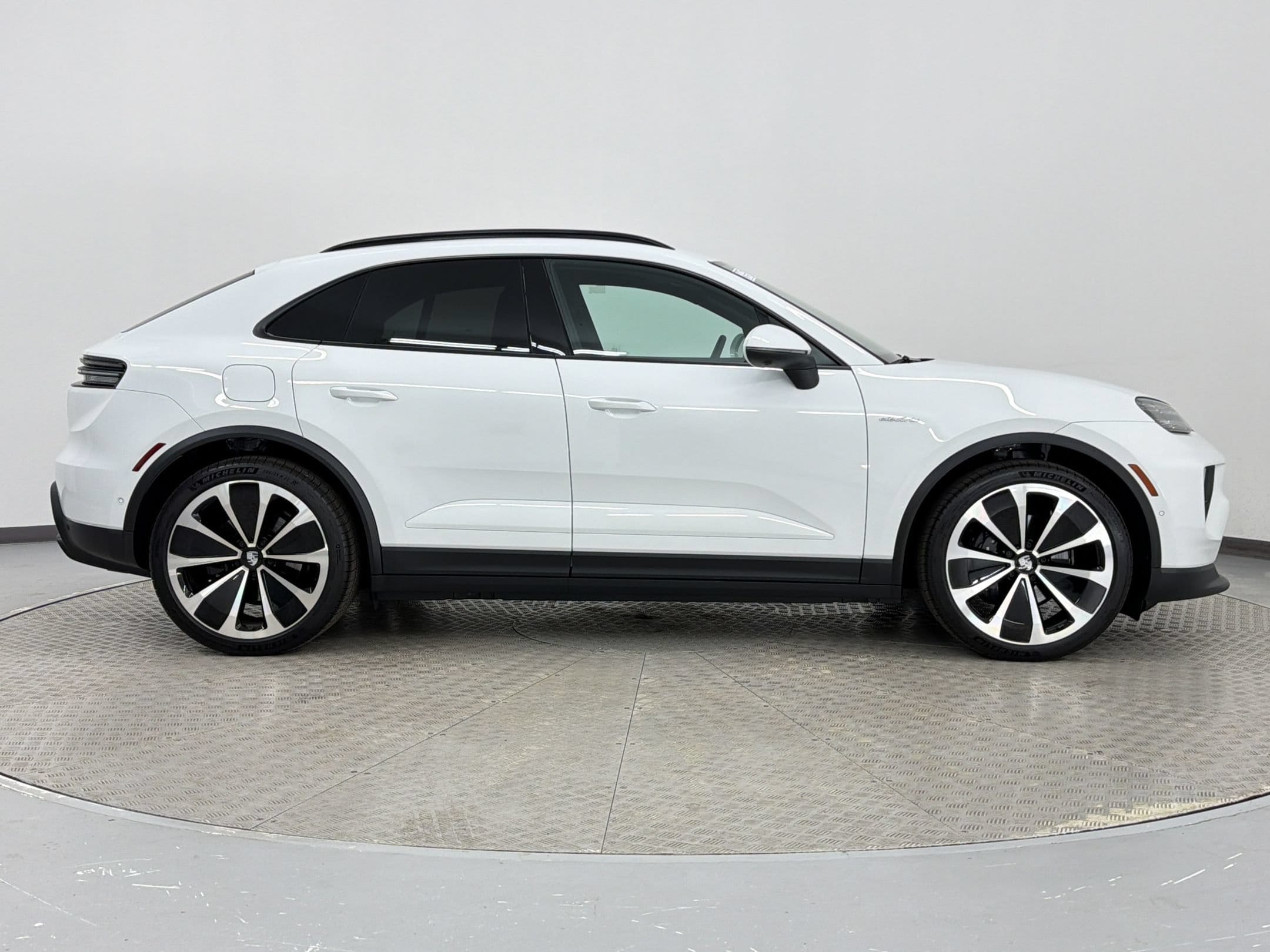 Macan 4 SUV