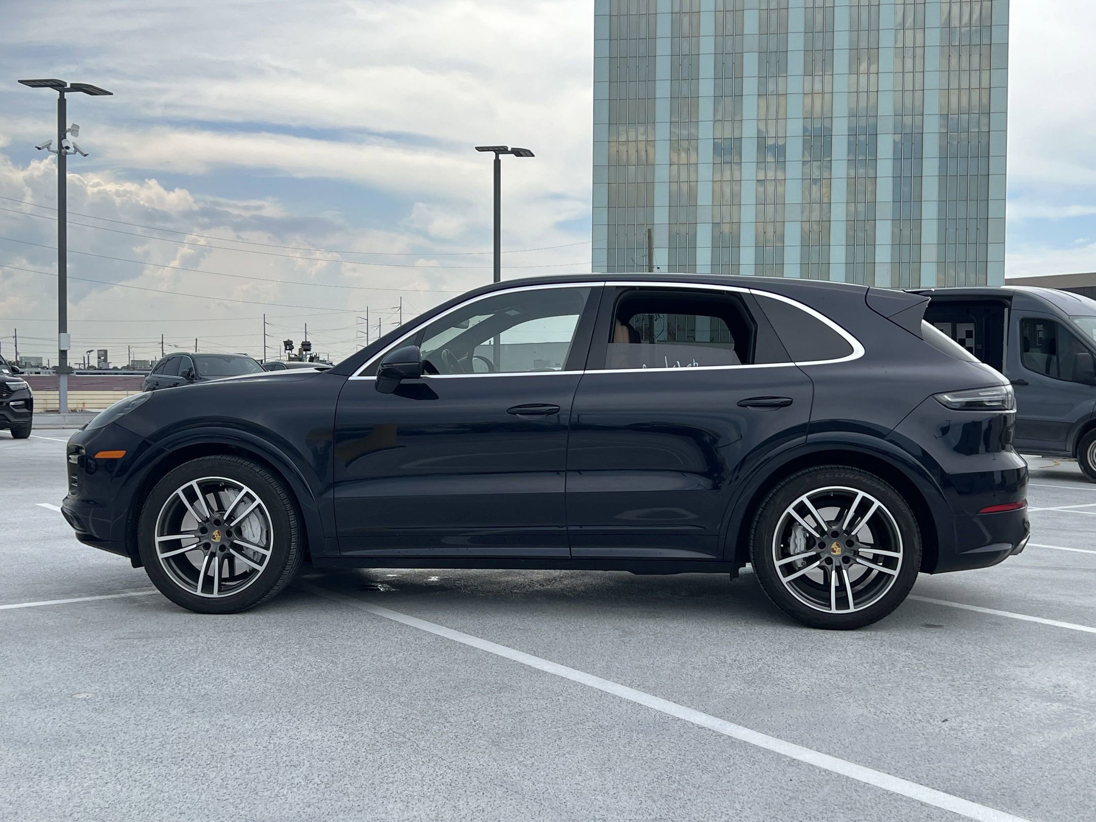 2020 Porsche Cayenne Turbo photo 2