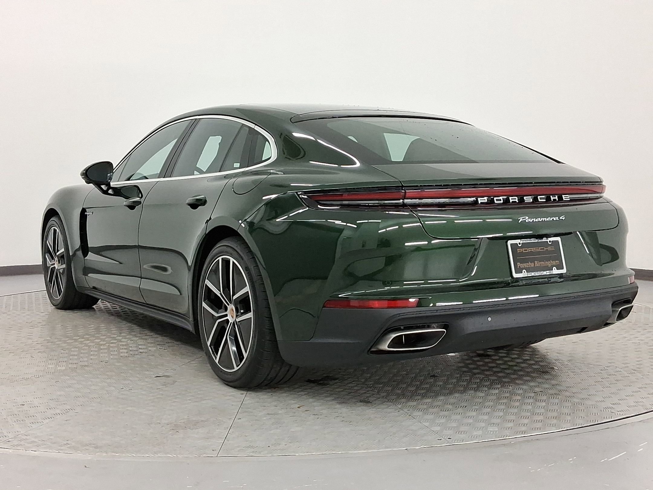2026 Porsche Panamera E-Hybrid 4 photo 3