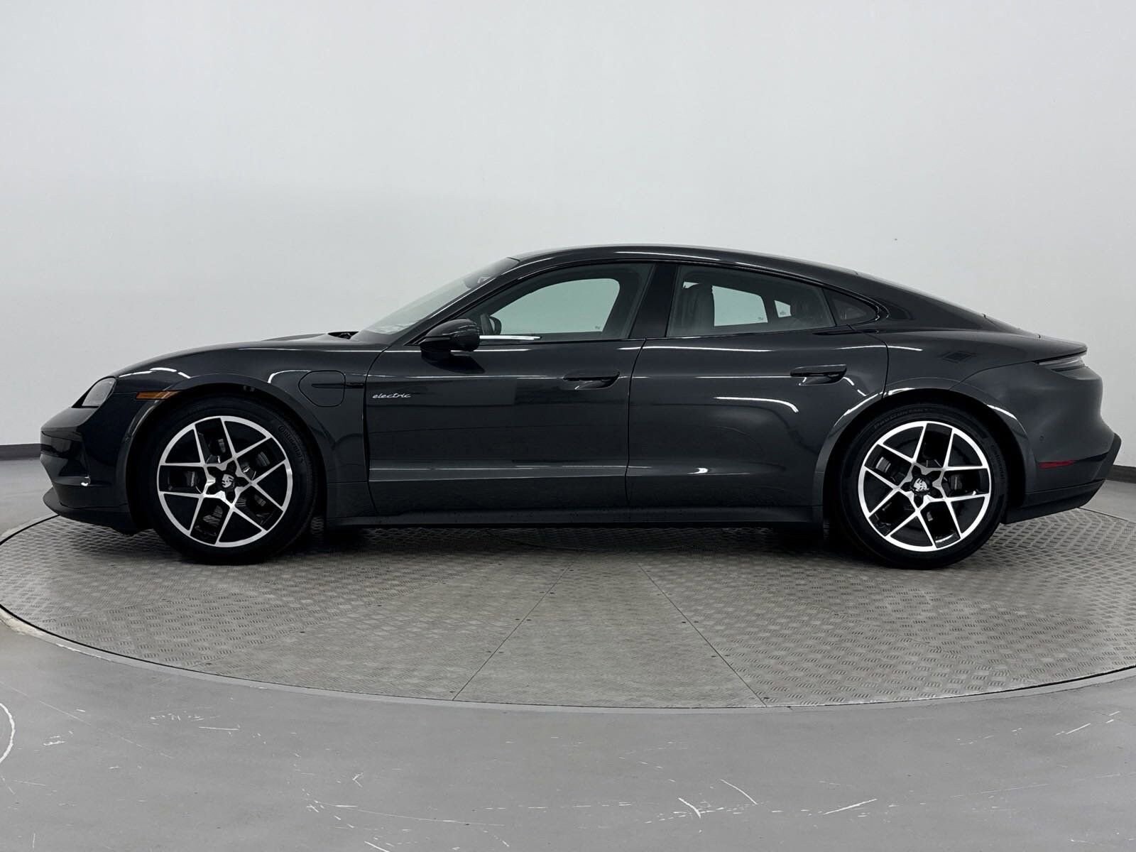 2025 Porsche Taycan photo 2