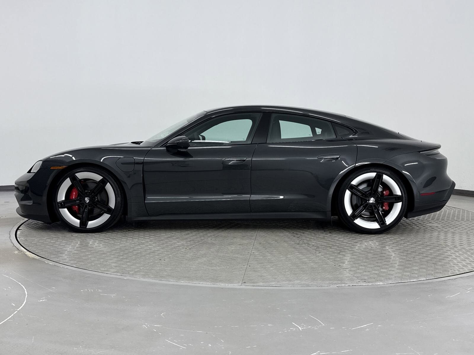 2025 Porsche Taycan 4S photo 2