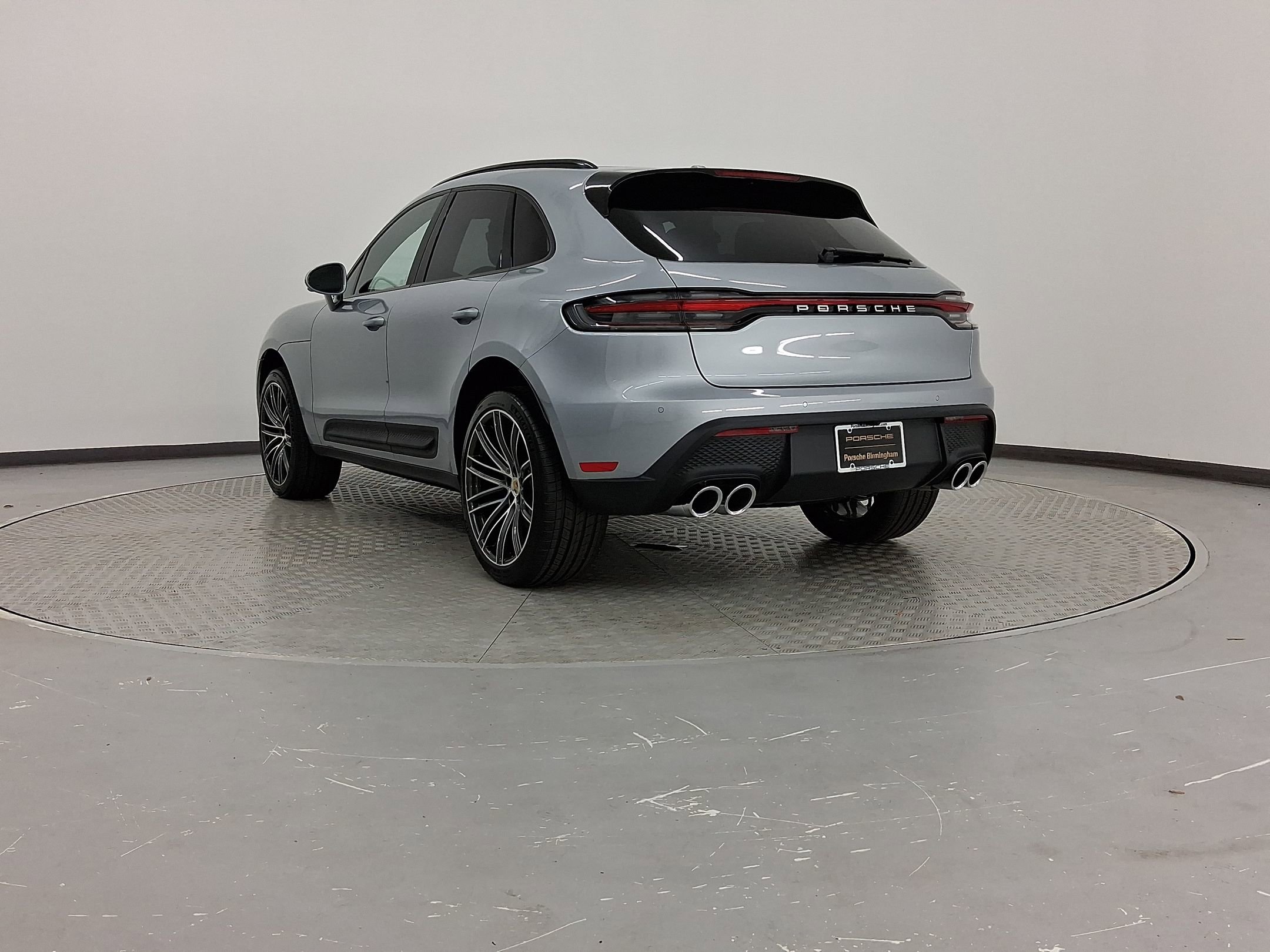 2026 Porsche Macan T photo 3