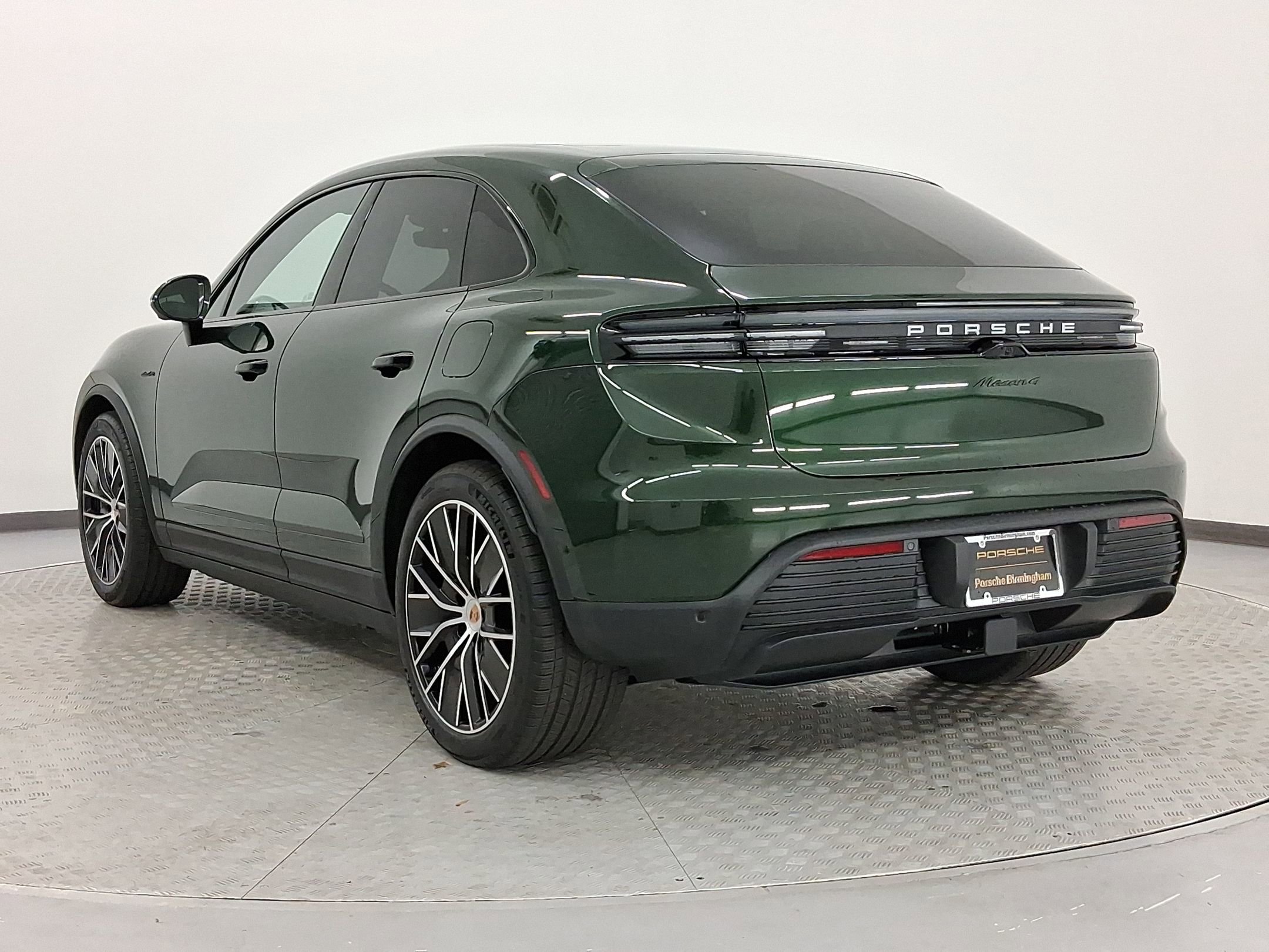 2026 Porsche Macan T photo 3