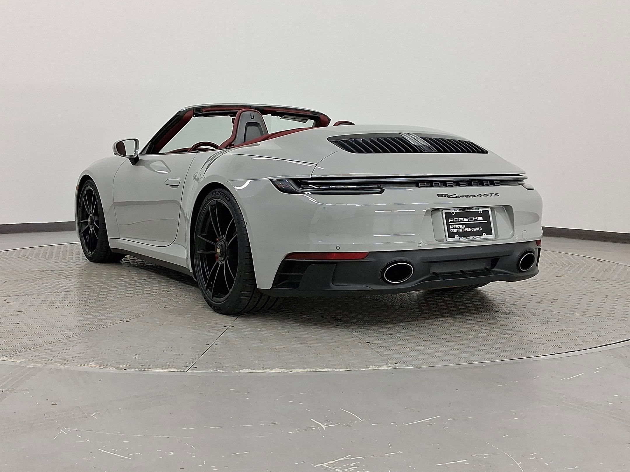 2022 Porsche 911 4 GTS Cabriolet photo 3