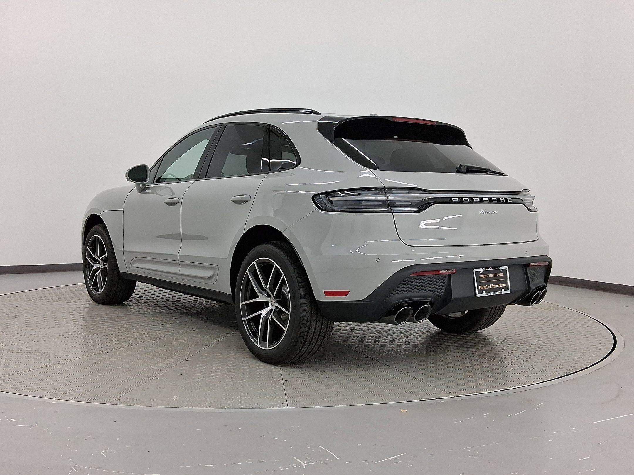 2025 Porsche Macan T photo 3
