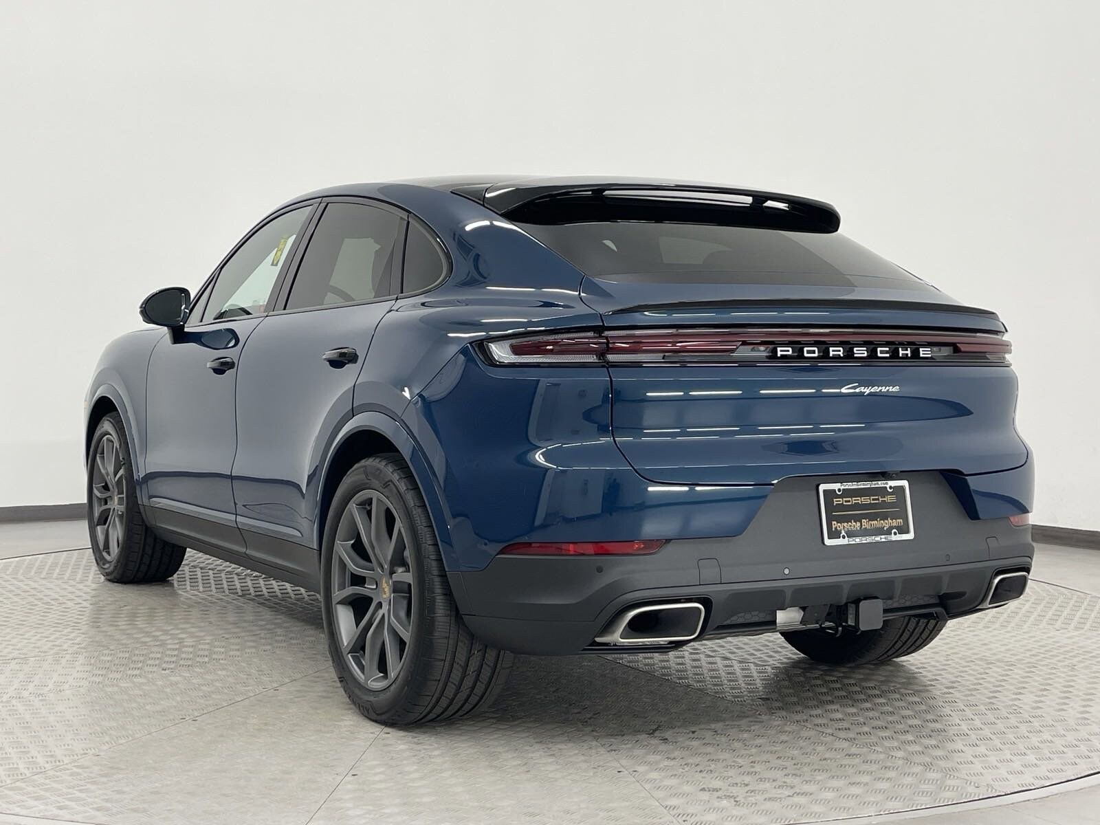 2025 Porsche Cayenne photo 3