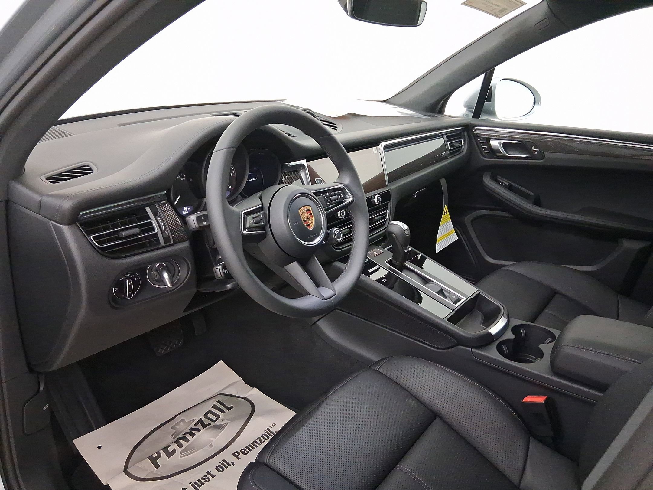 2026 Porsche Macan GTS photo 4