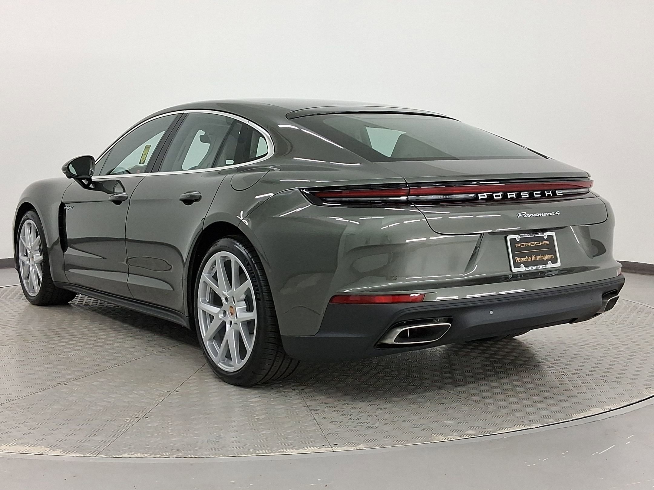 2026 Porsche Panamera E-Hybrid 4 photo 3