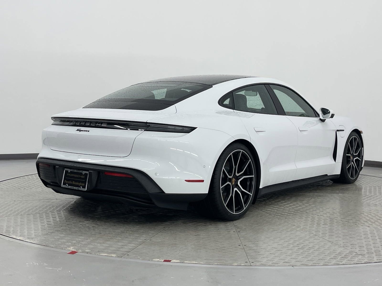 2025 Porsche Taycan photo 3