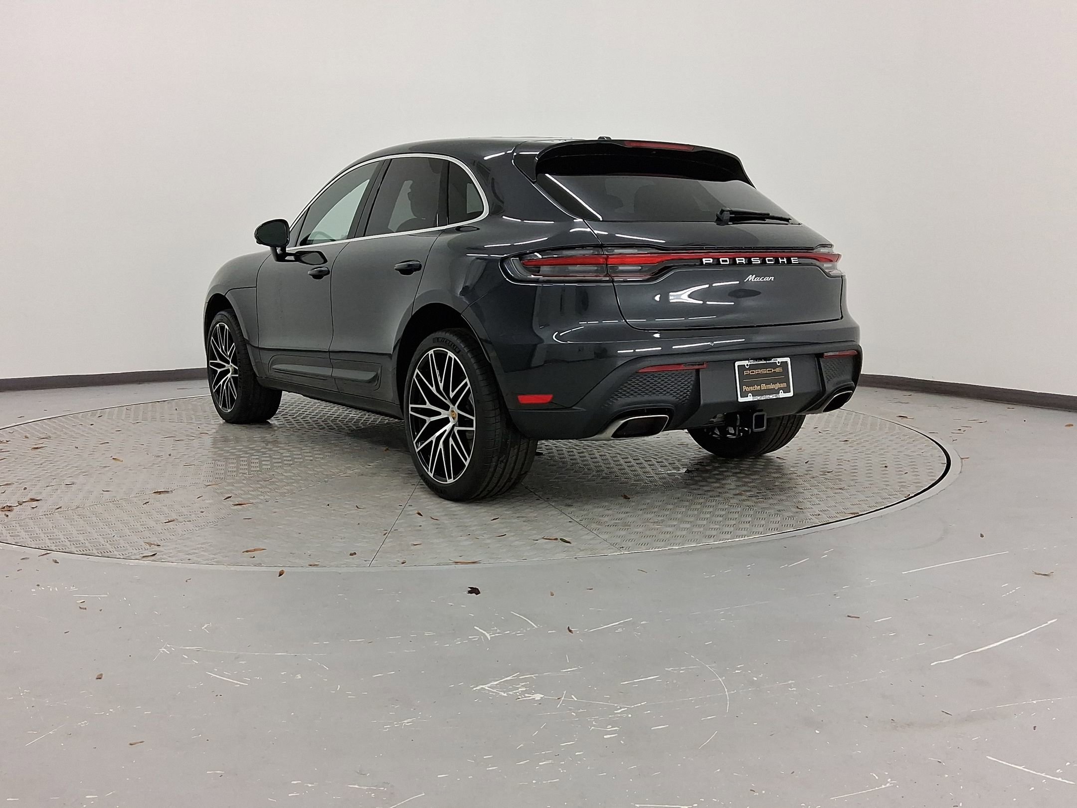 2026 Porsche Macan T photo 2