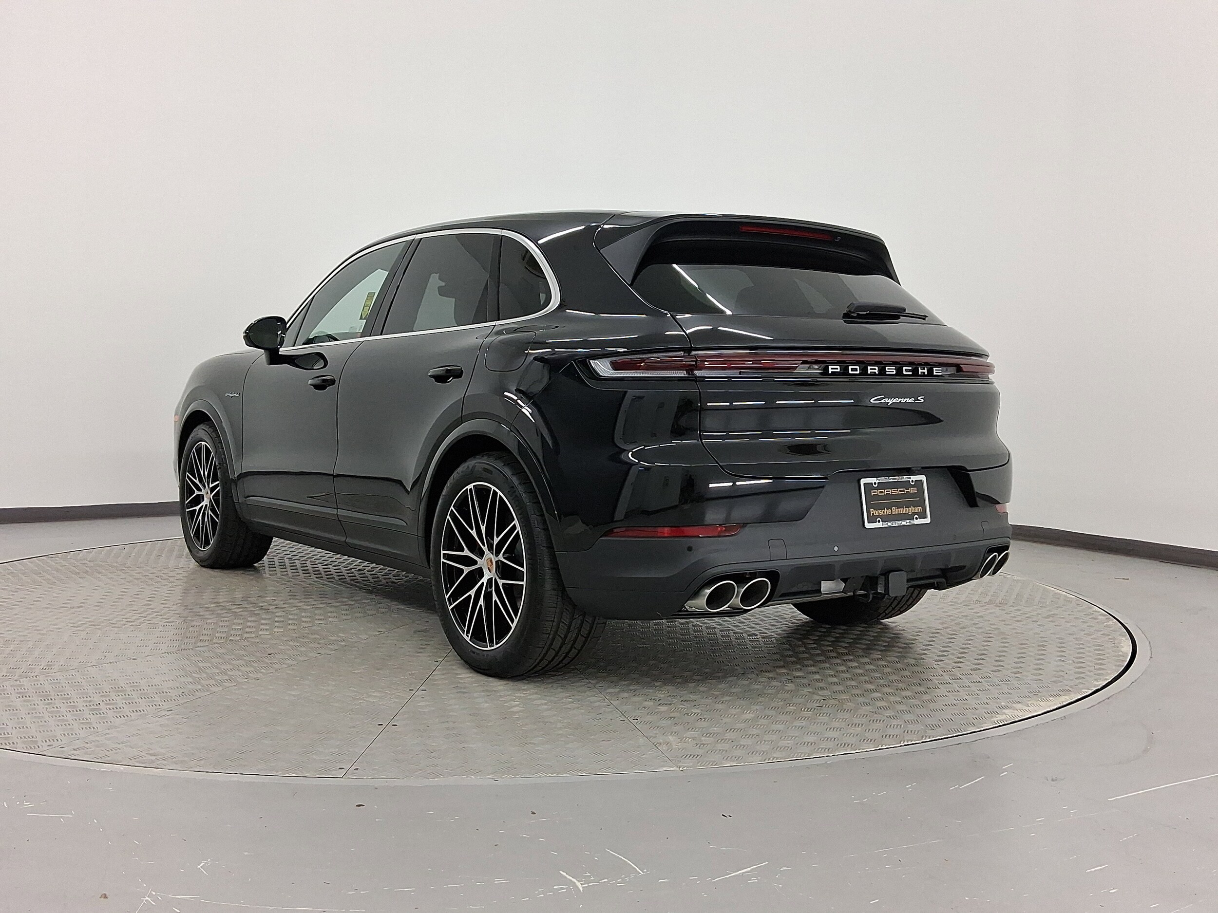 2025 Porsche Cayenne E-Hybrid S photo 3