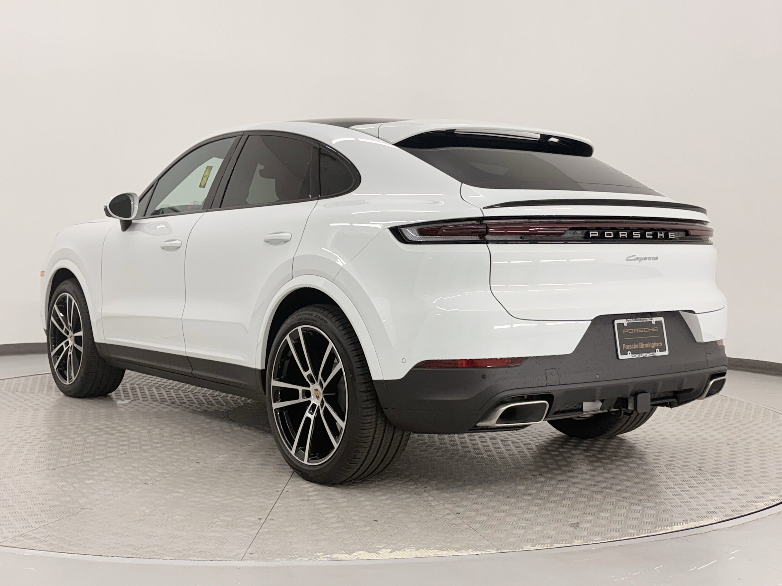 2025 Porsche Cayenne Coupe photo 3