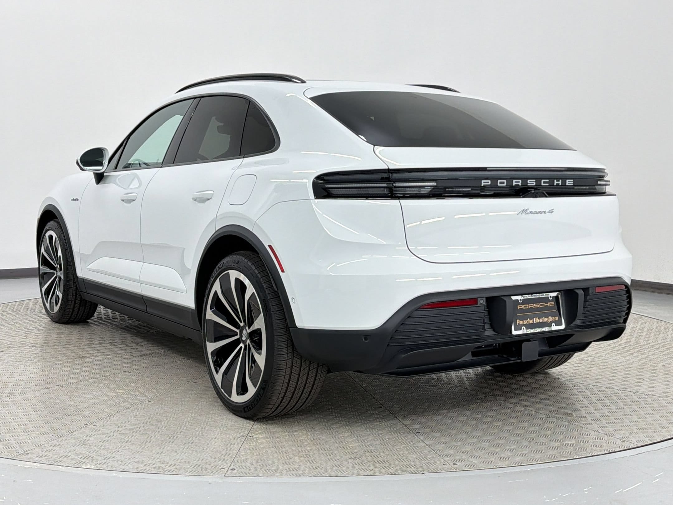Macan 4 SUV