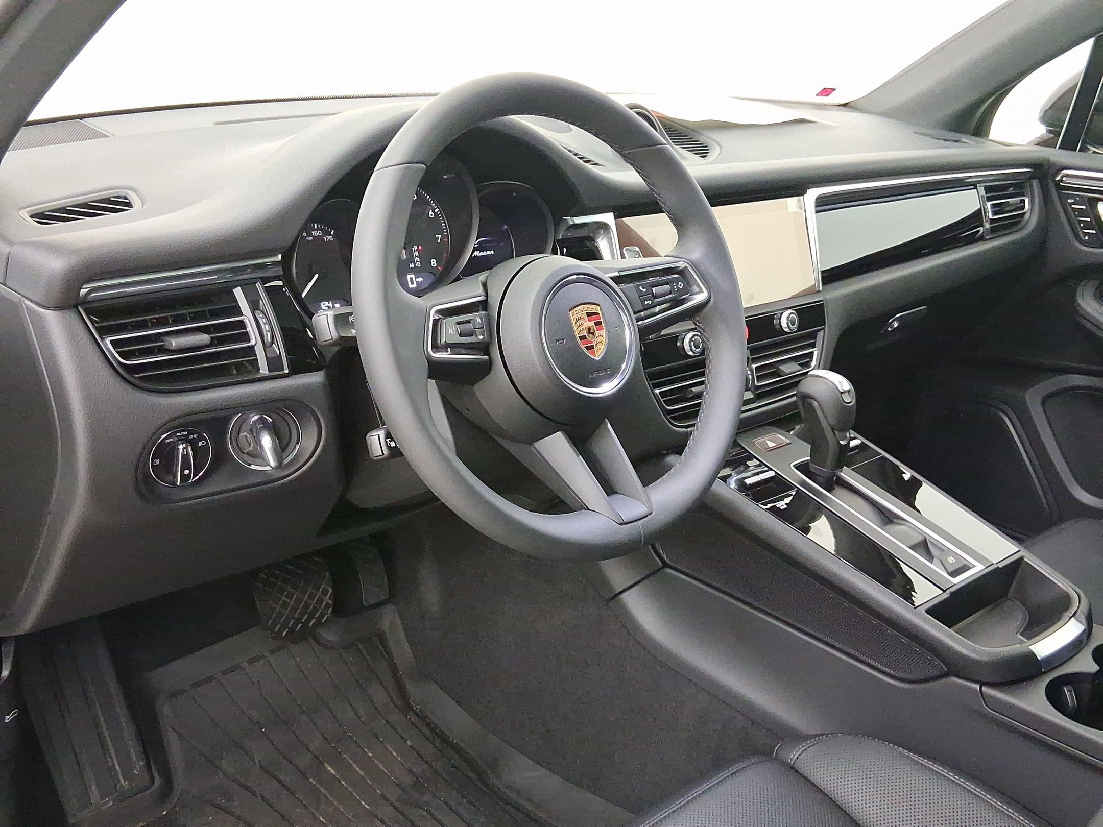 2025 Porsche Macan T photo 4
