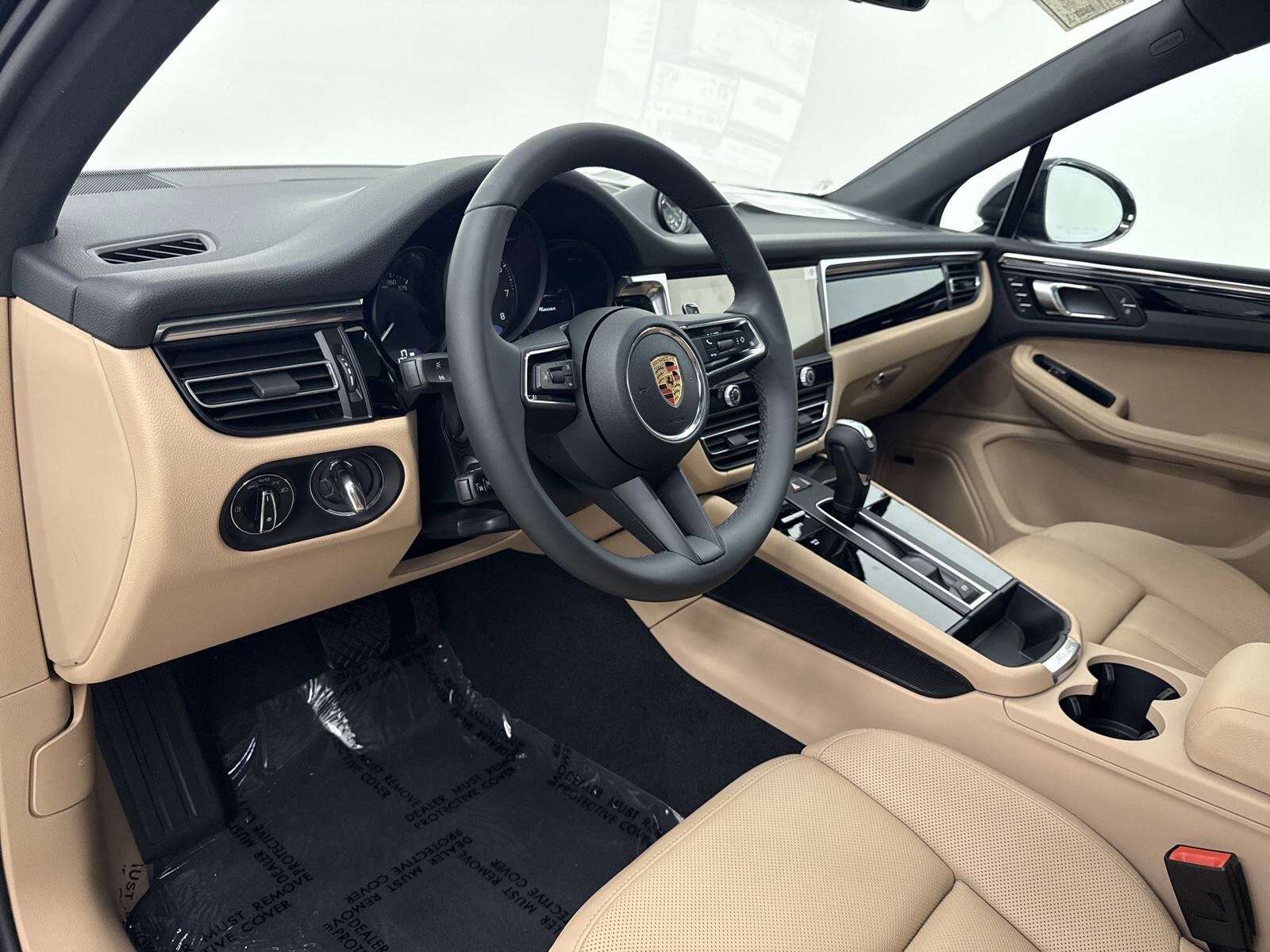 2025 Porsche Macan T photo 4