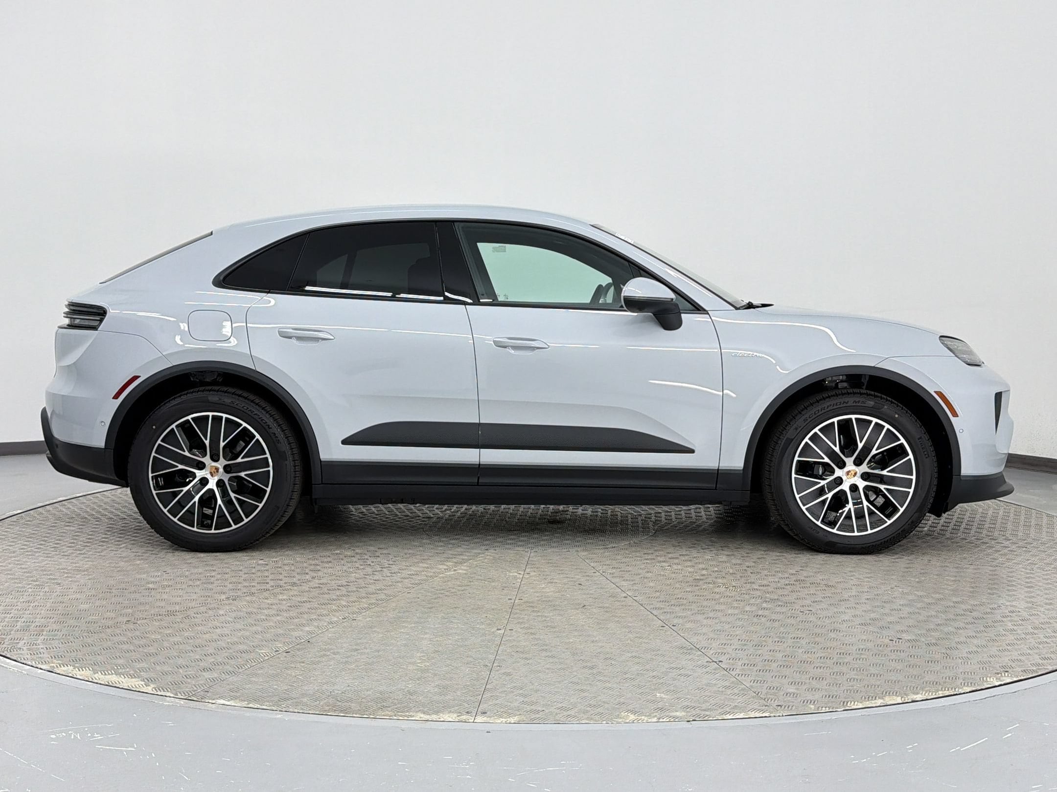 Macan Base SUV