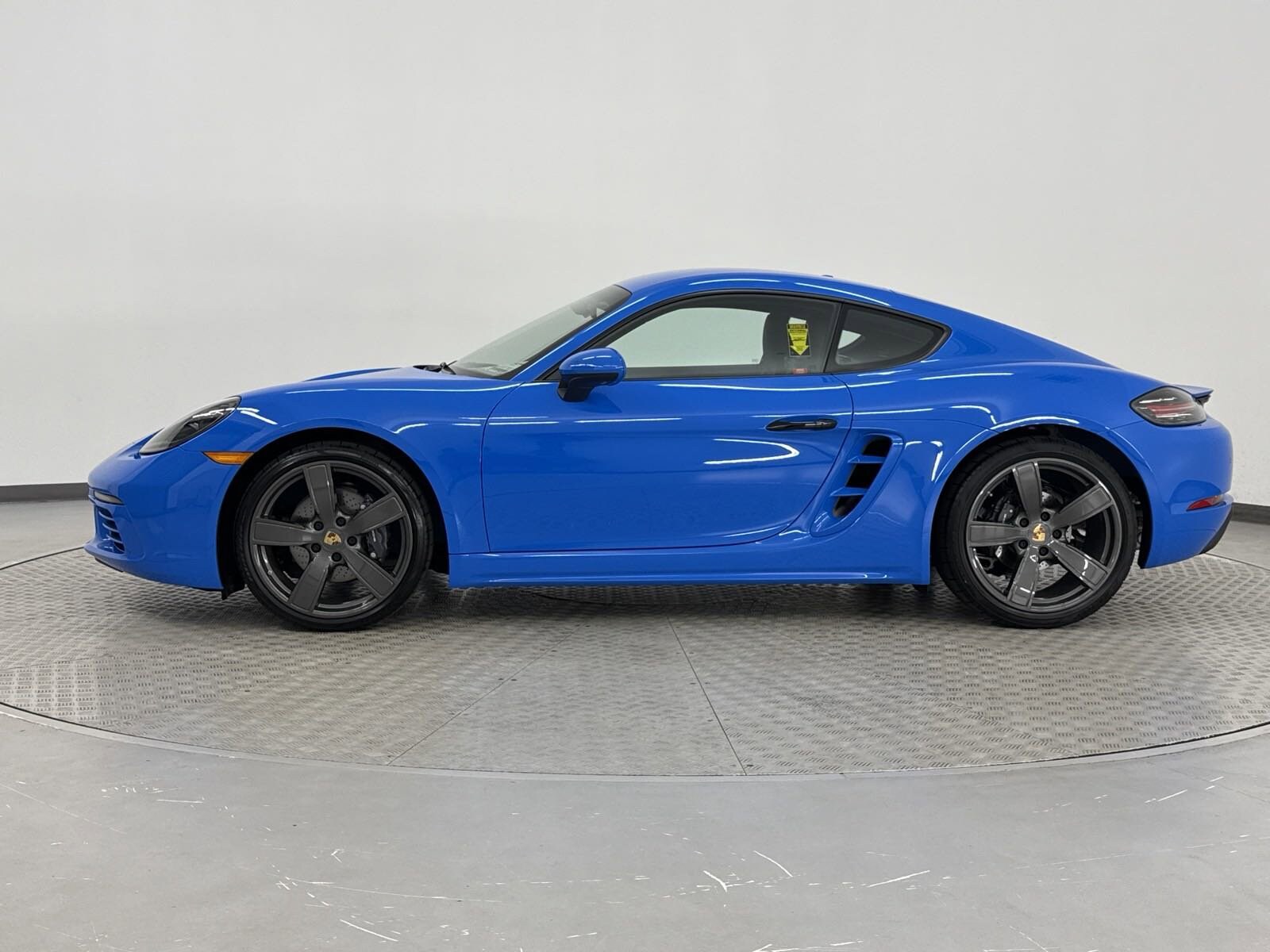 2025 Porsche Cayman photo 2