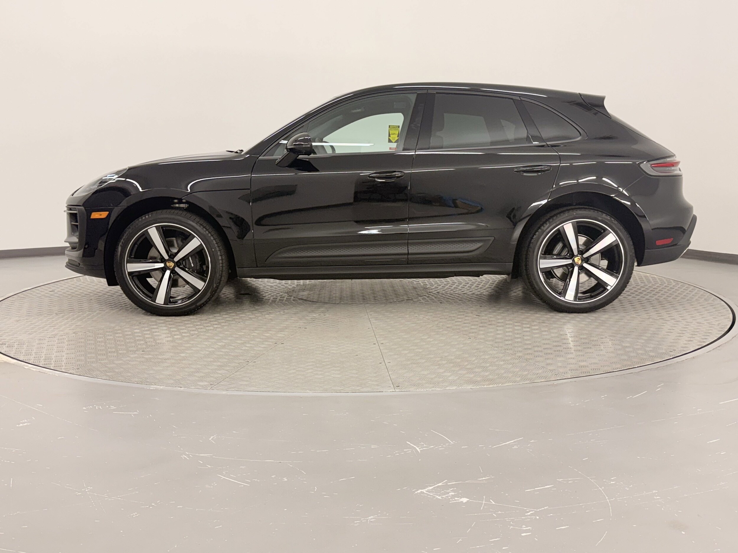 2025 Porsche Macan T photo 2