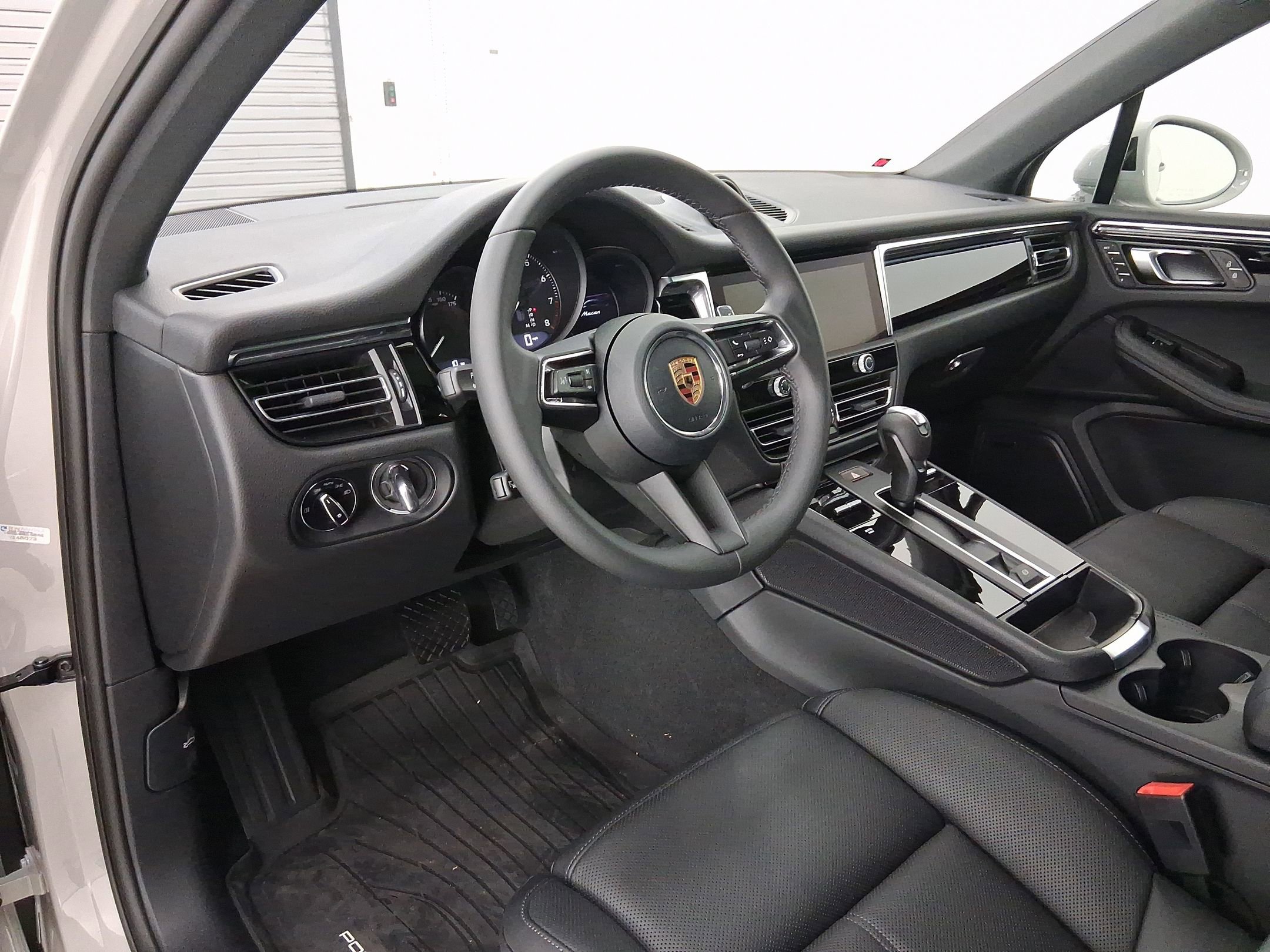 2026 Porsche Macan T photo 4