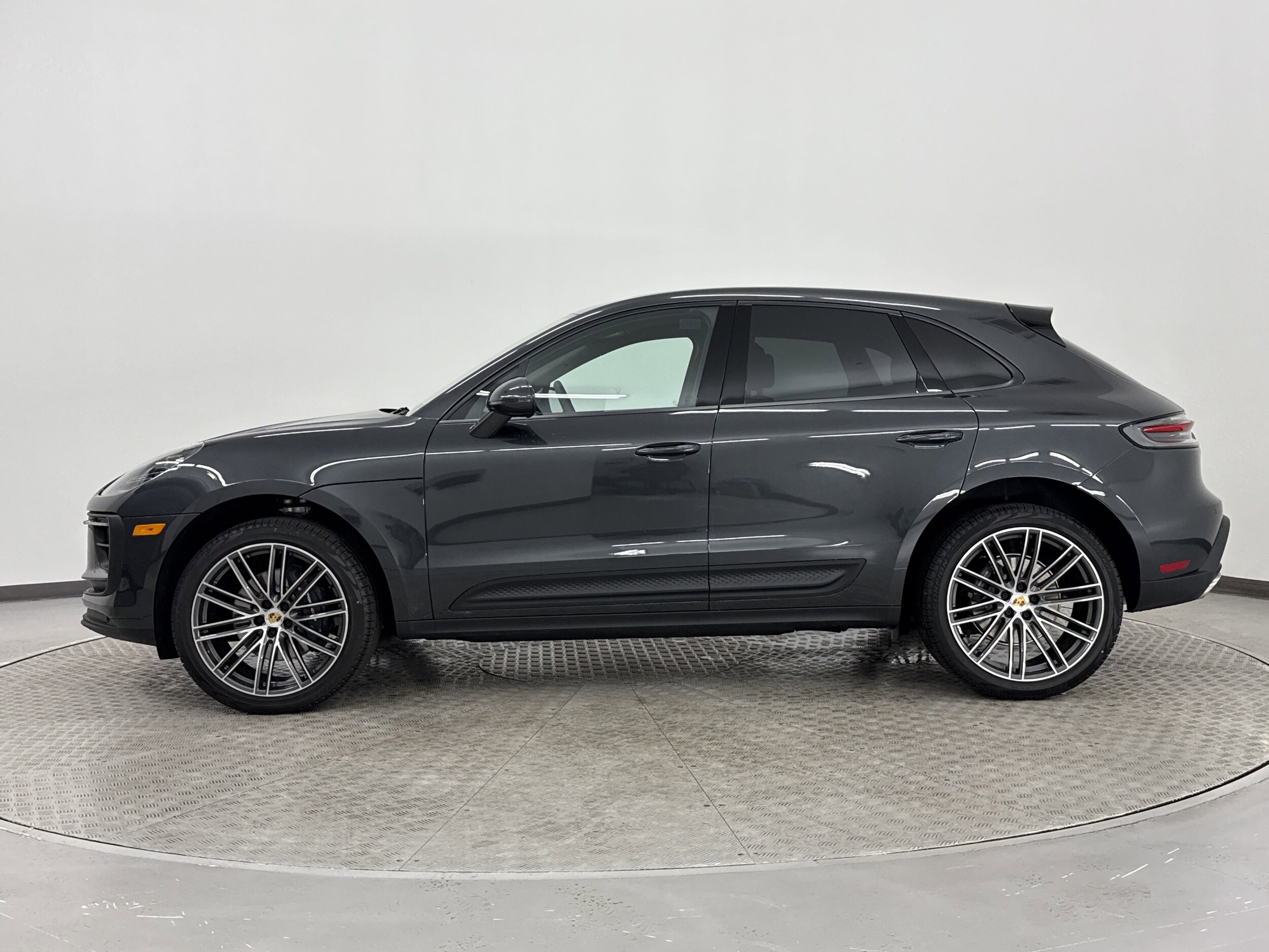 2025 Porsche Macan S photo 2