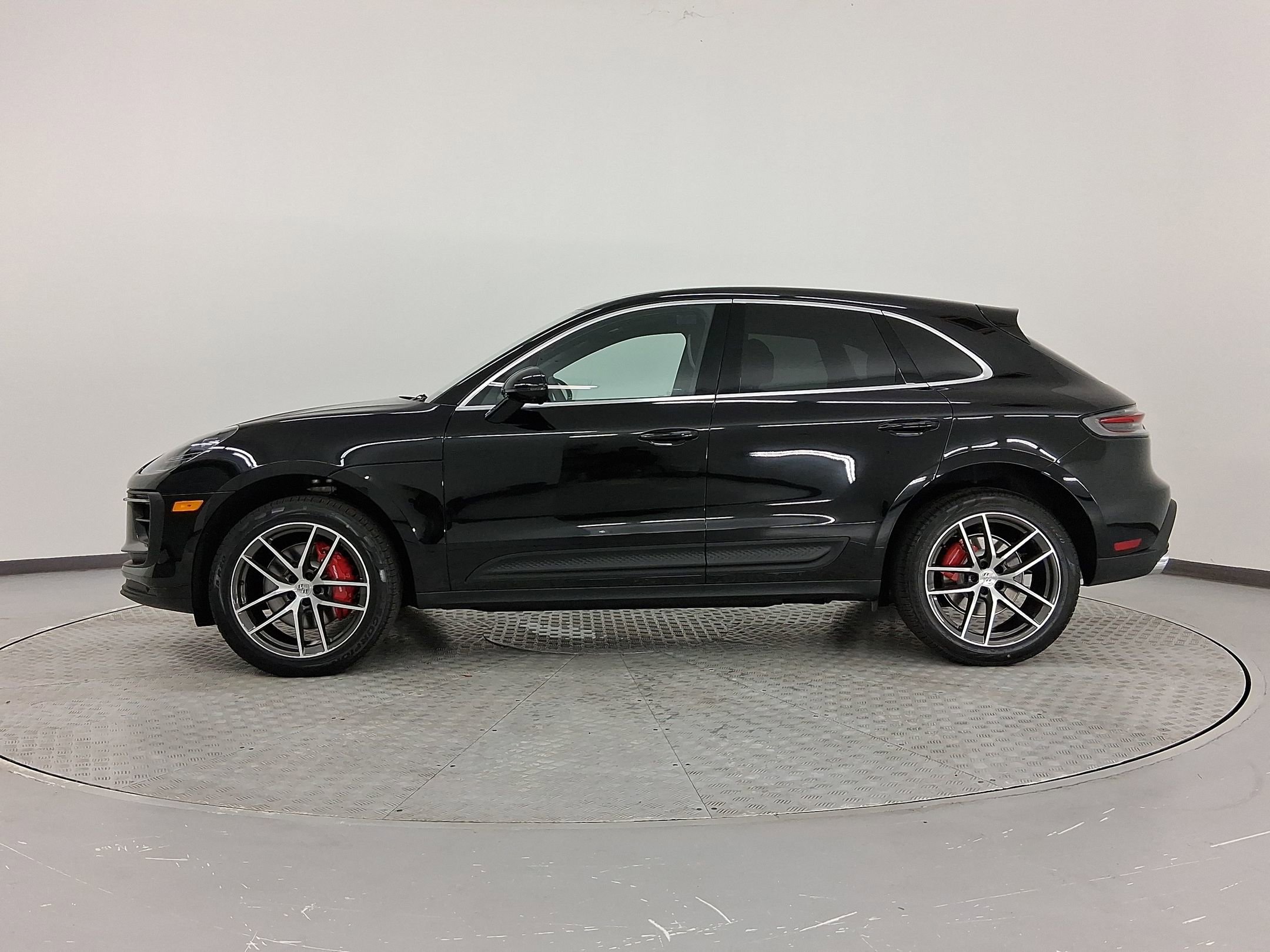 2026 Porsche Macan S photo 2