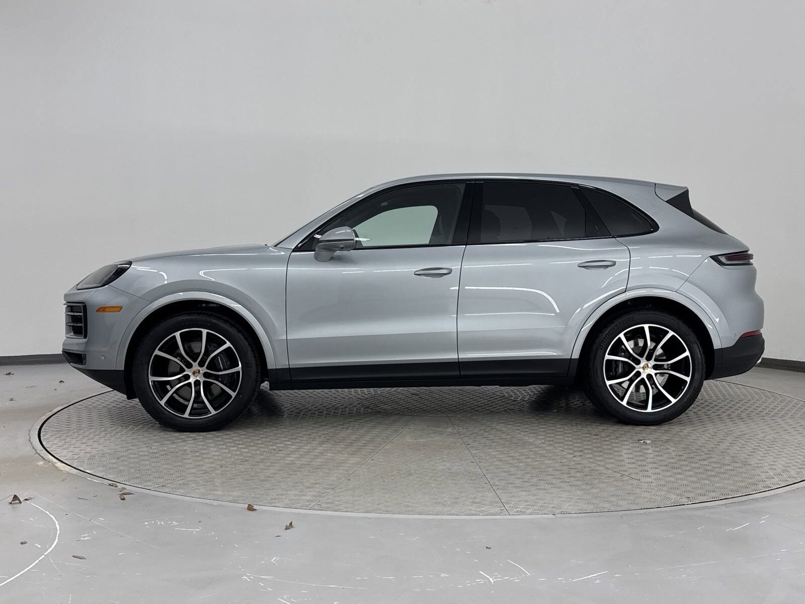 2025 Porsche Cayenne photo 3