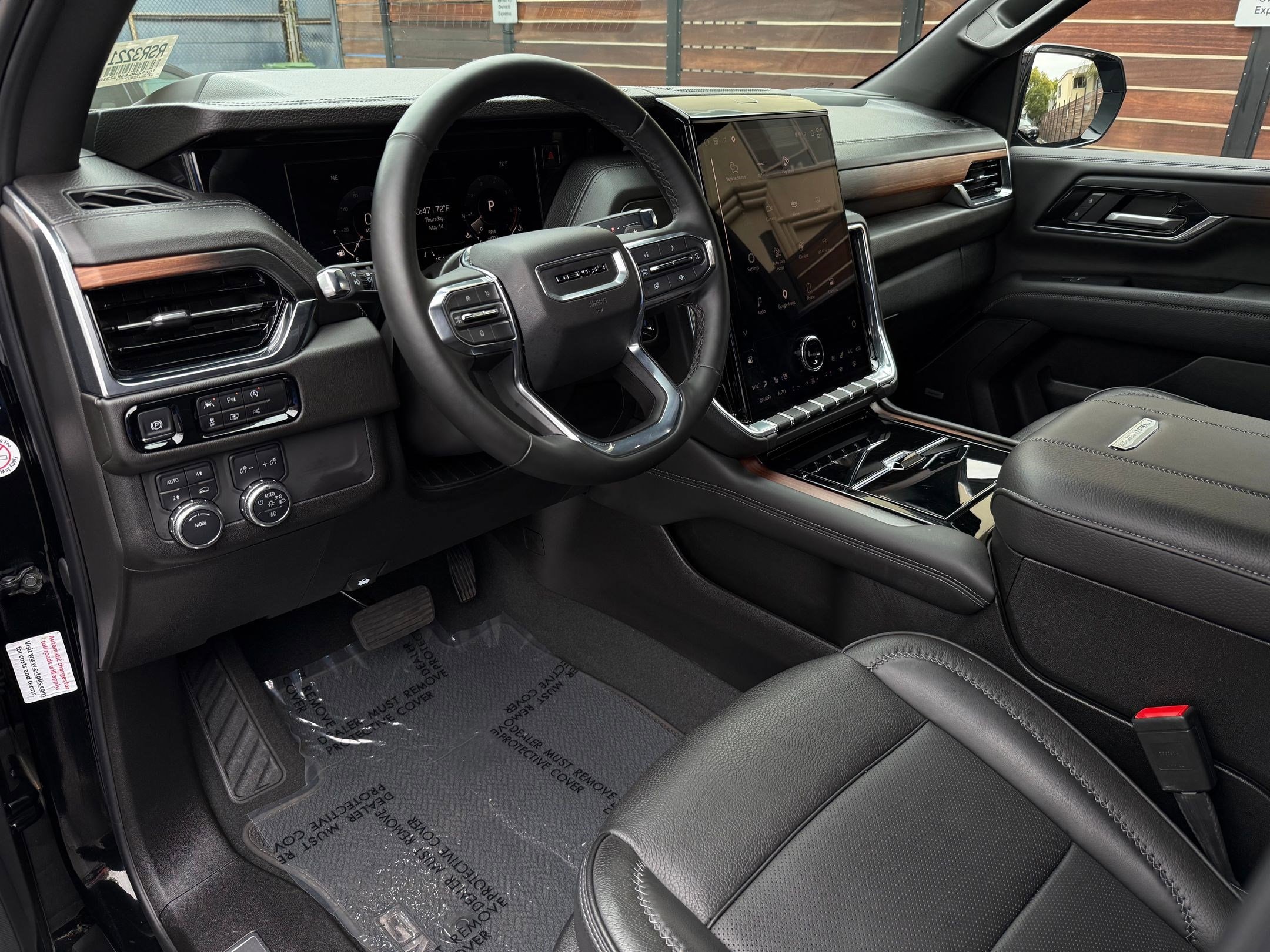2025 GMC Yukon XL Denali photo 4