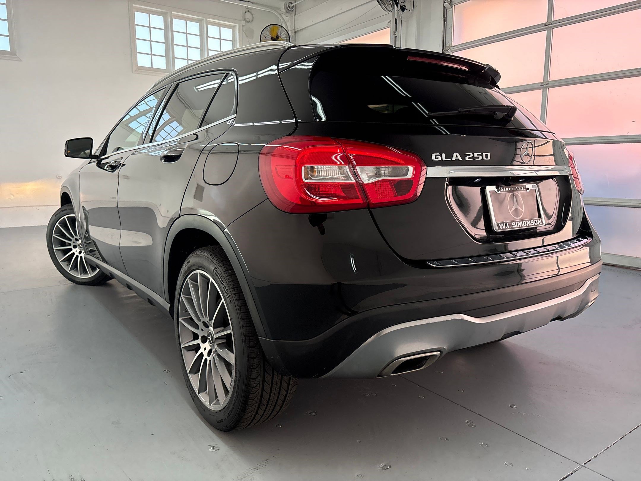 2018 Mercedes Benz GLA 250 photo 2