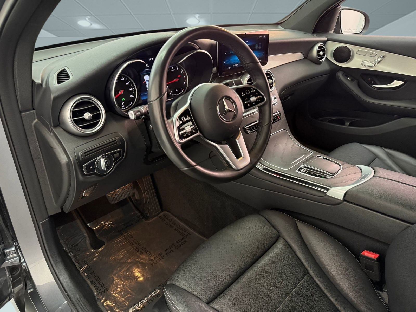 2022 Mercedes Benz GLC 300 photo 4