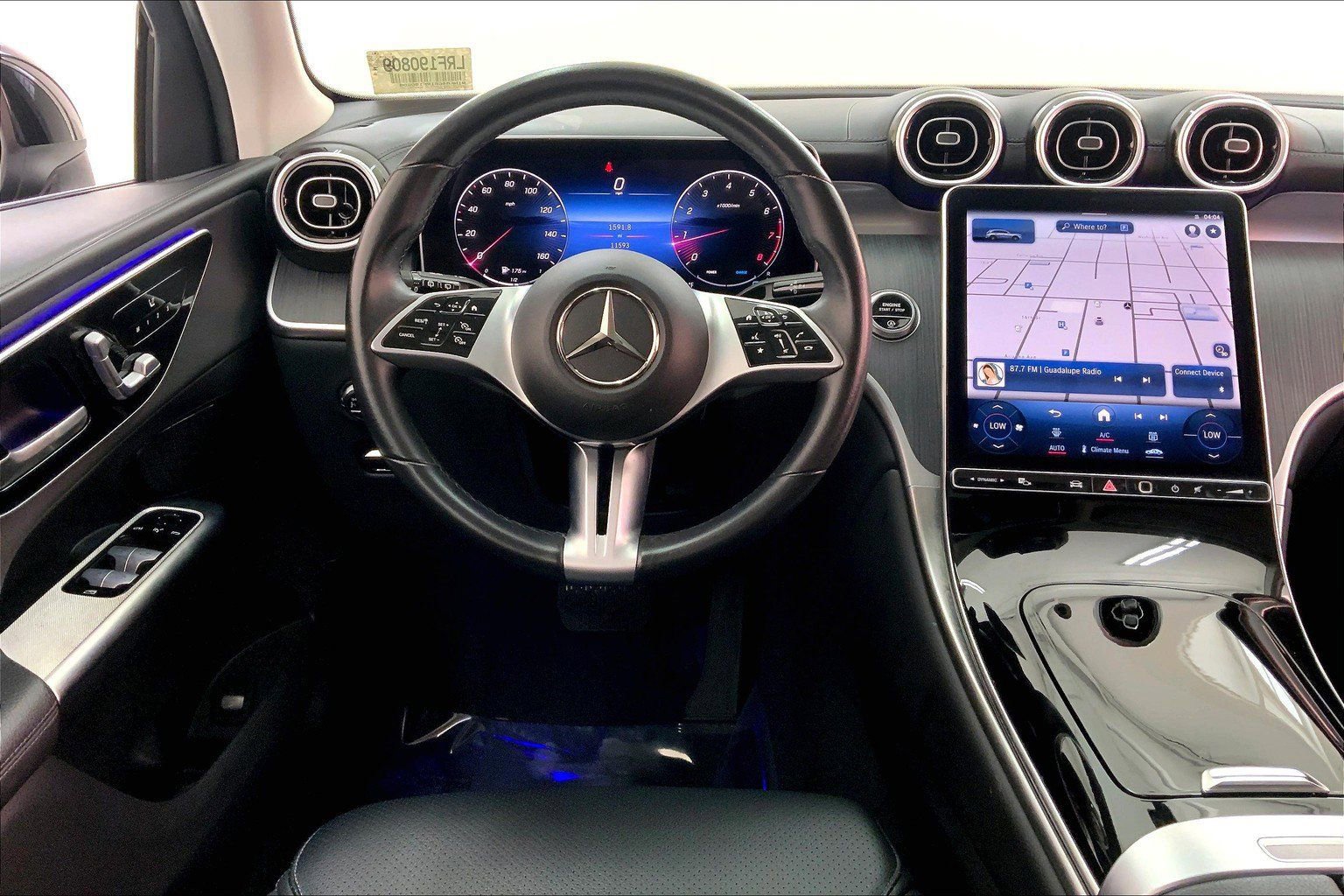 2024 Mercedes Benz GLC 300 photo 3