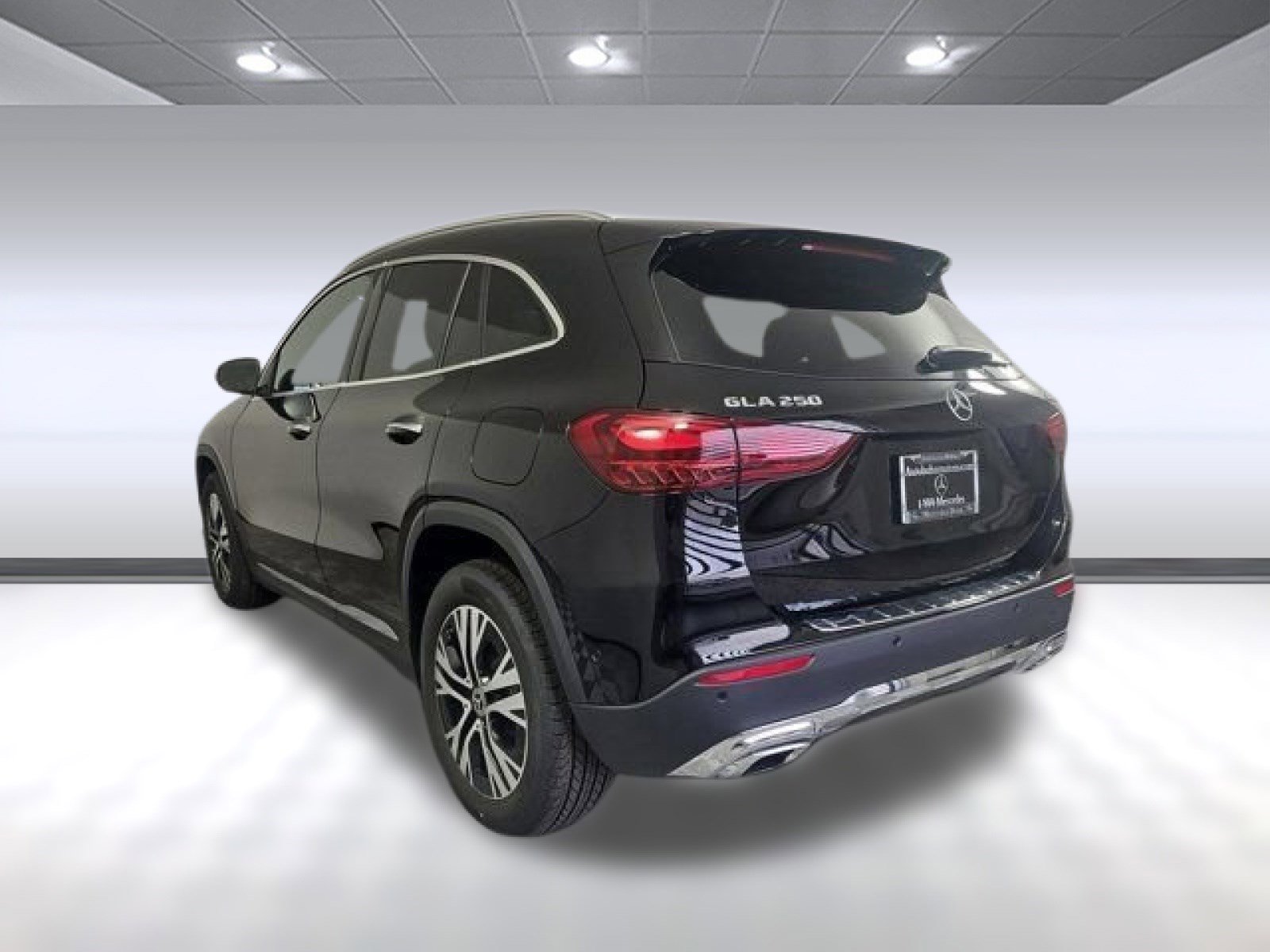 2025 Mercedes Benz GLA 250 4MATIC photo 2
