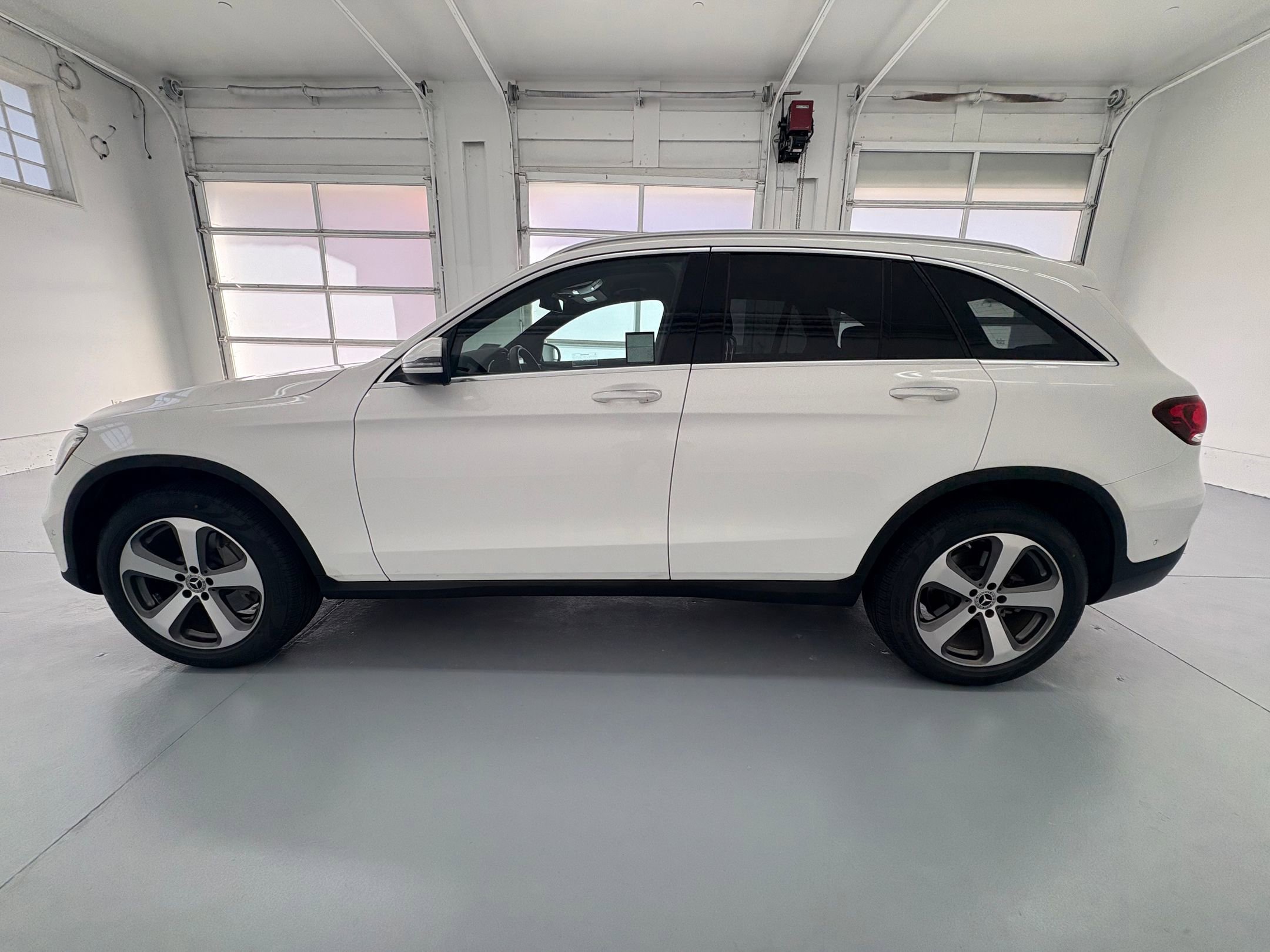 2022 Mercedes Benz GLC 300 photo 2