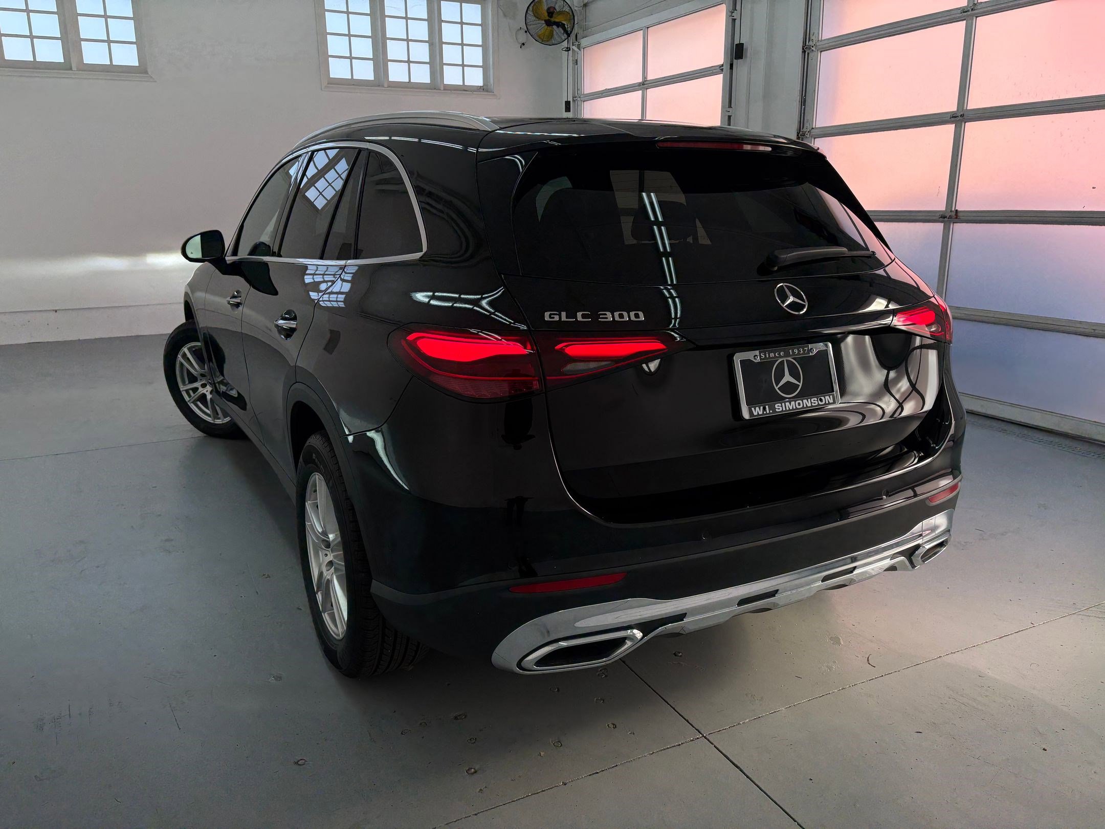 2024 Mercedes Benz GLC 300 photo 2