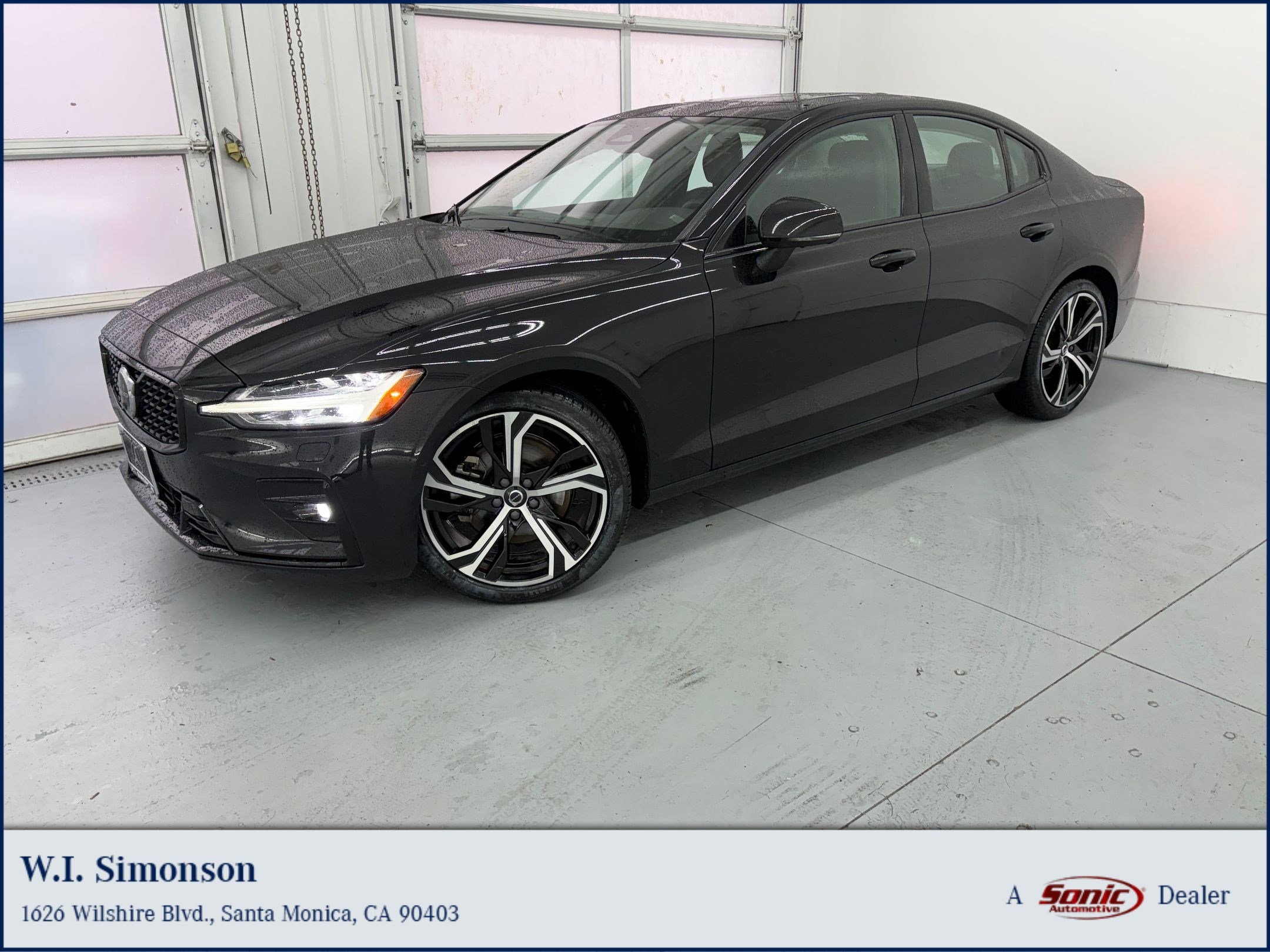 2025 Volvo S60 Plus's photo