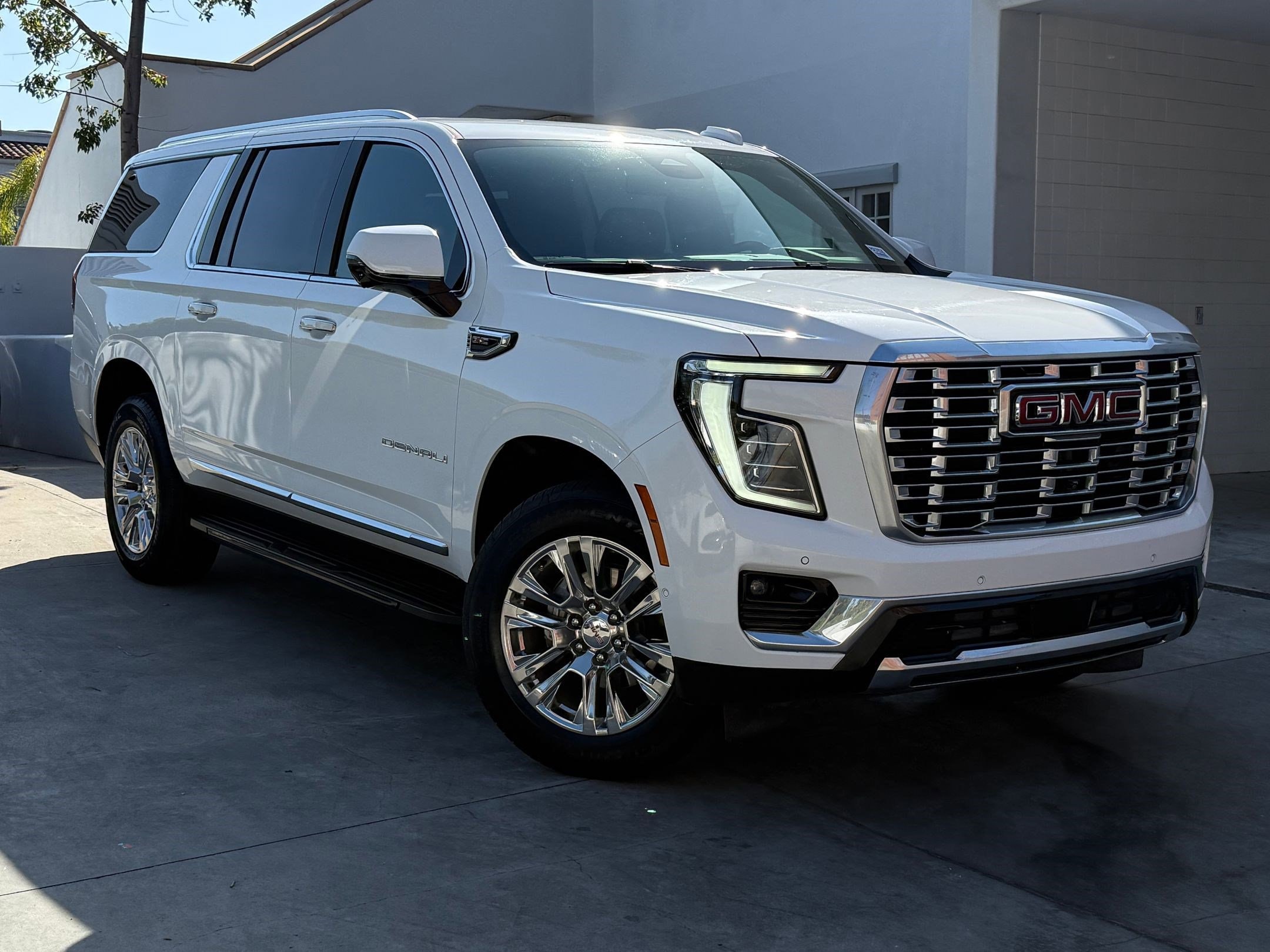 2025 GMC Yukon XL Denali photo 5