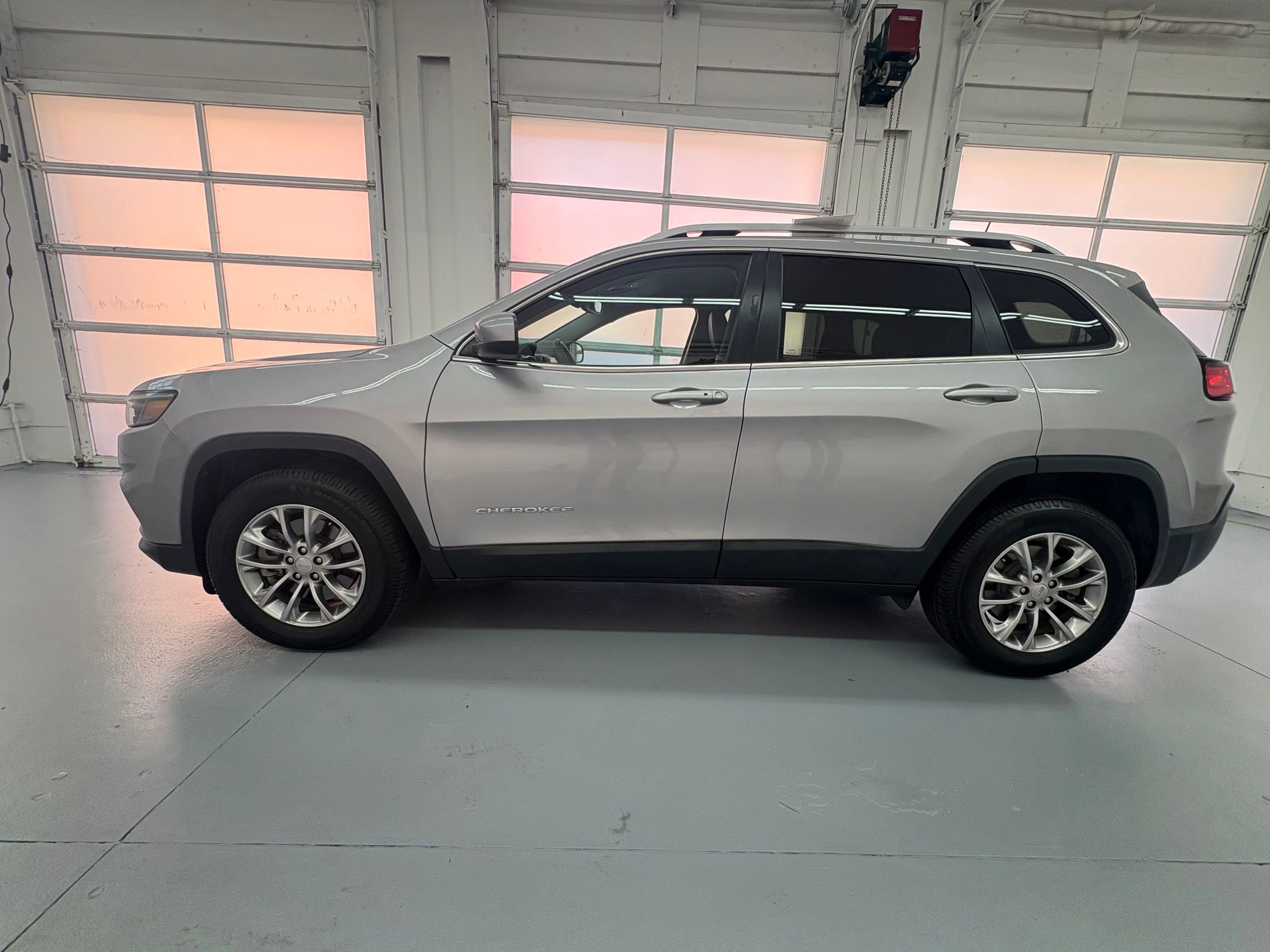 2019 Jeep Cherokee Latitude photo 2