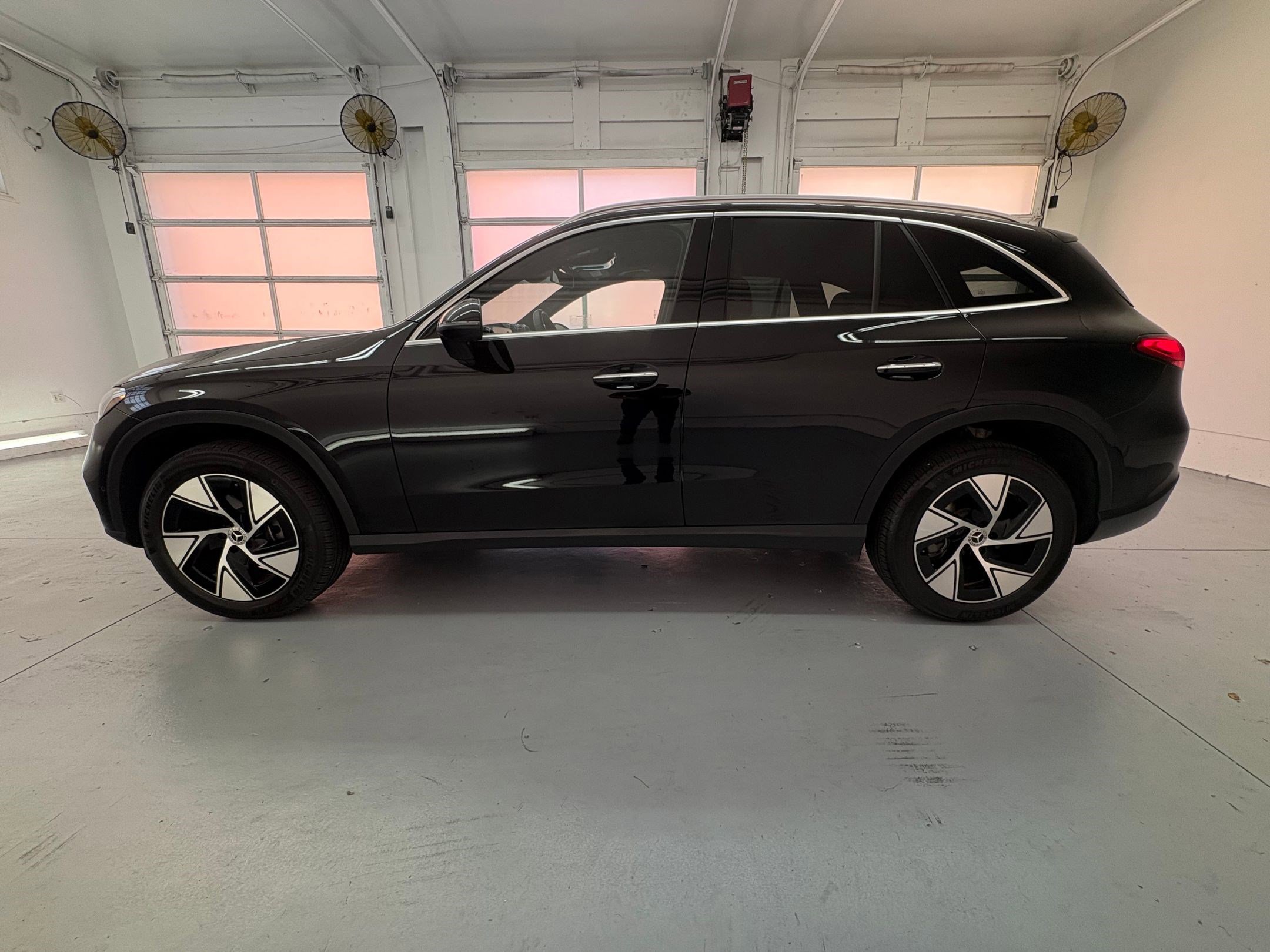 2024 Mercedes Benz GLC 300 photo 2