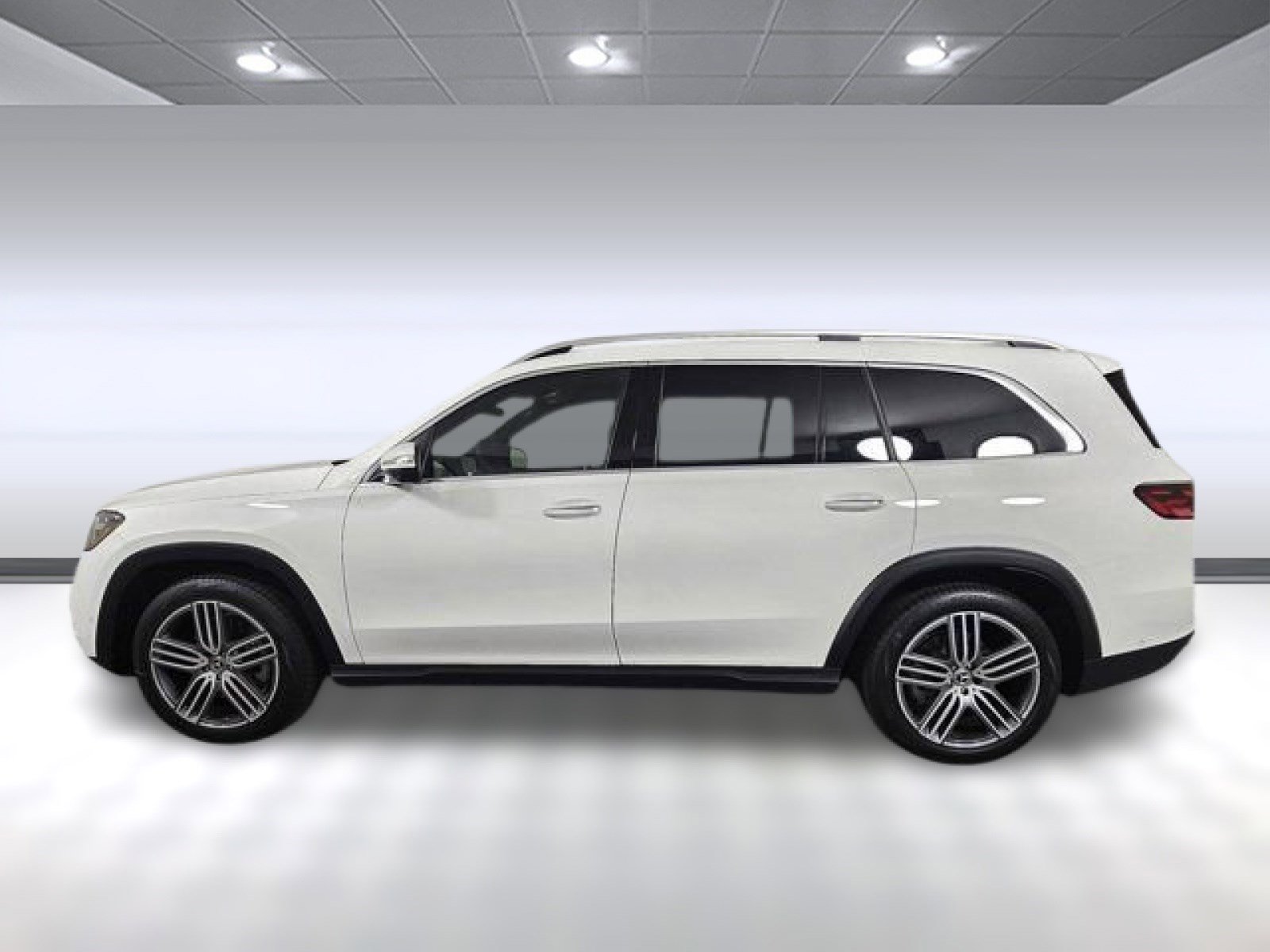 2025 Mercedes Benz GLS 450 4MATIC photo 2