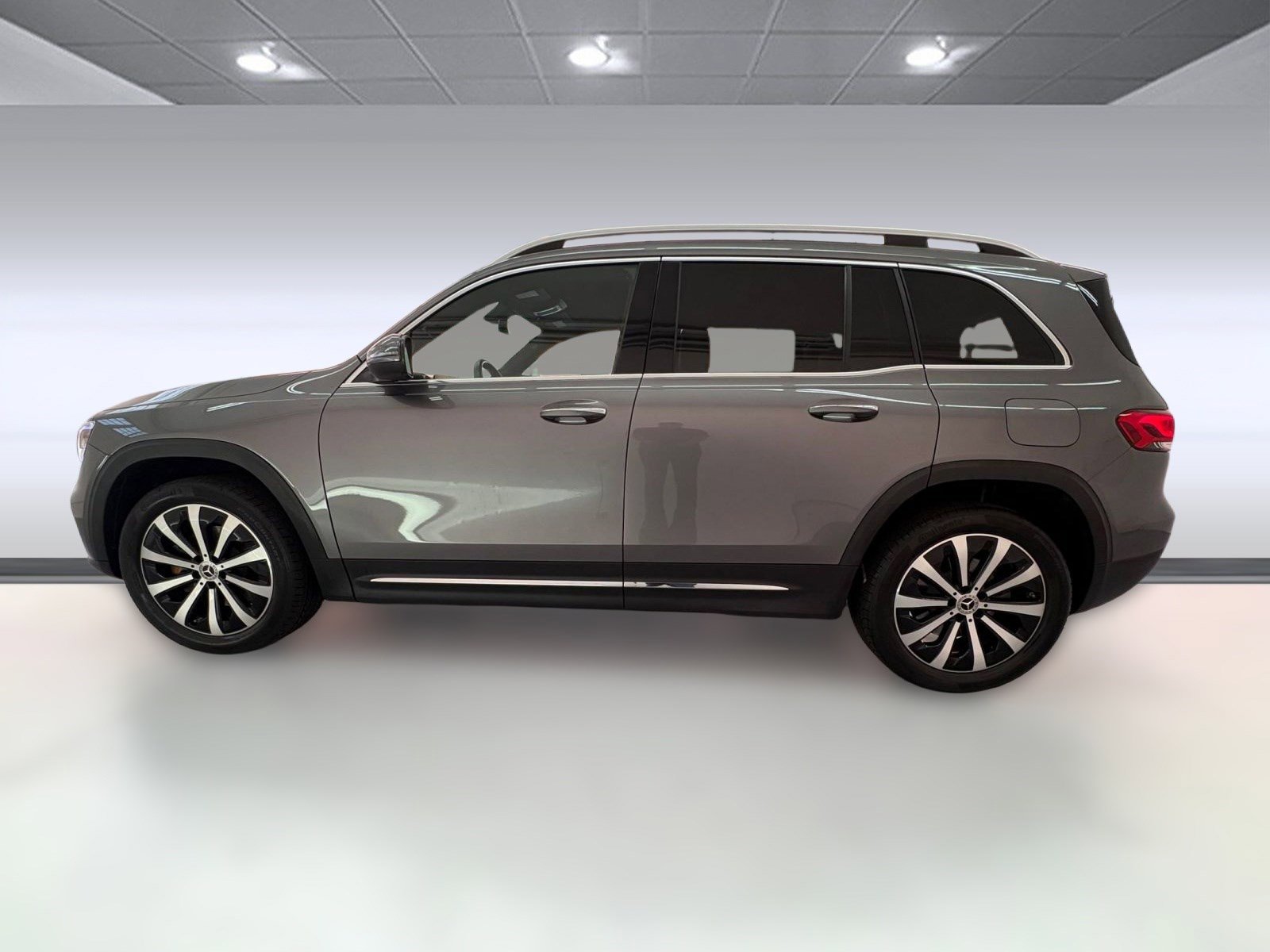 2022 Mercedes Benz GLB 250 photo 2