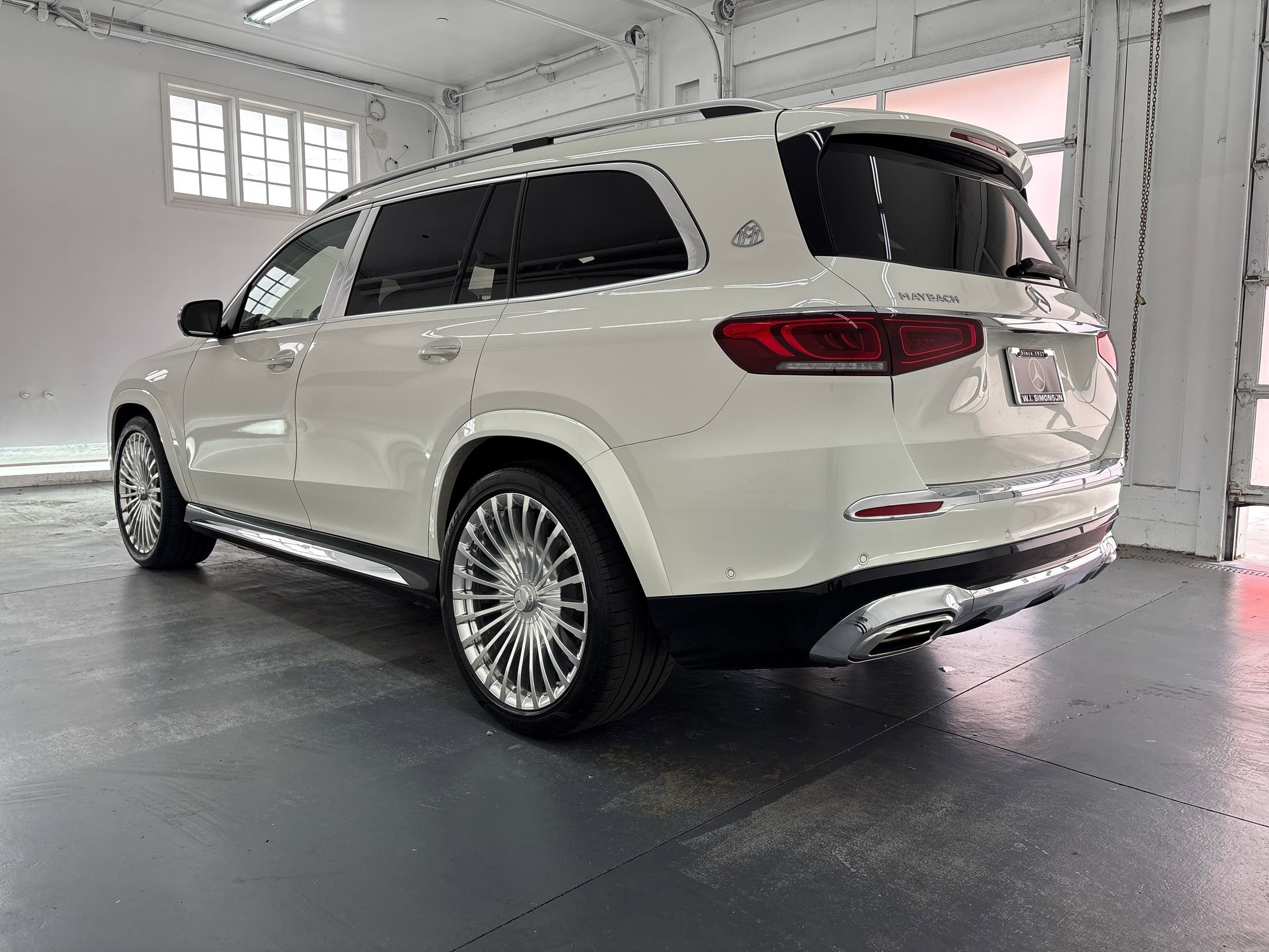 2023 Mercedes Benz GLS Maybach 600 4MATIC photo 2