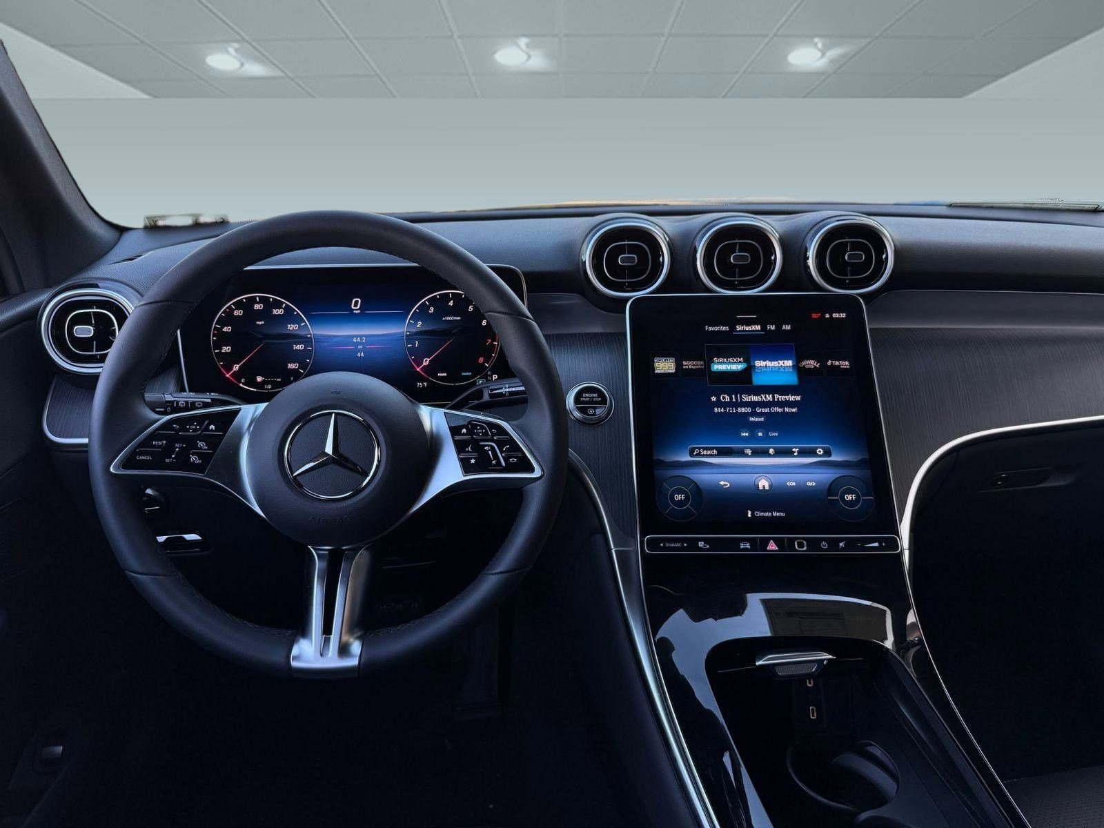 2025 Mercedes Benz GLC 300 photo 3