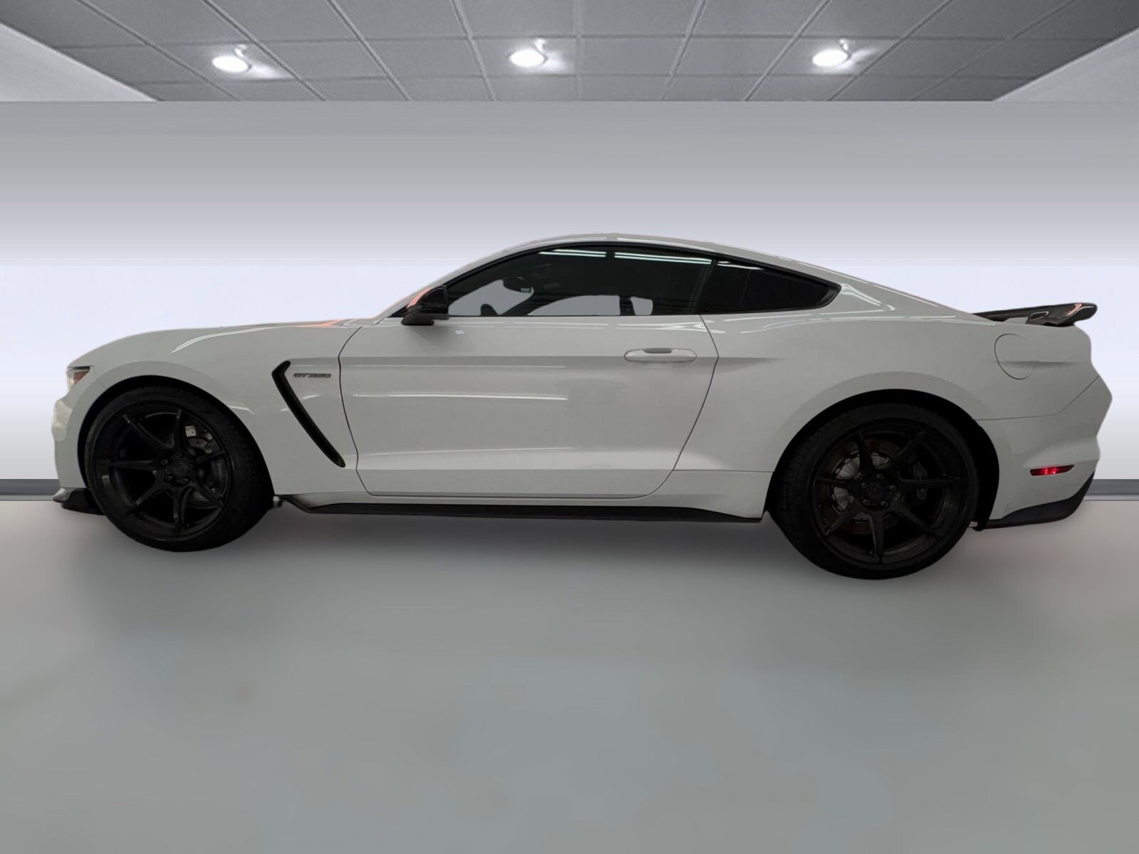 2018 Ford Mustang Shelby photo 2
