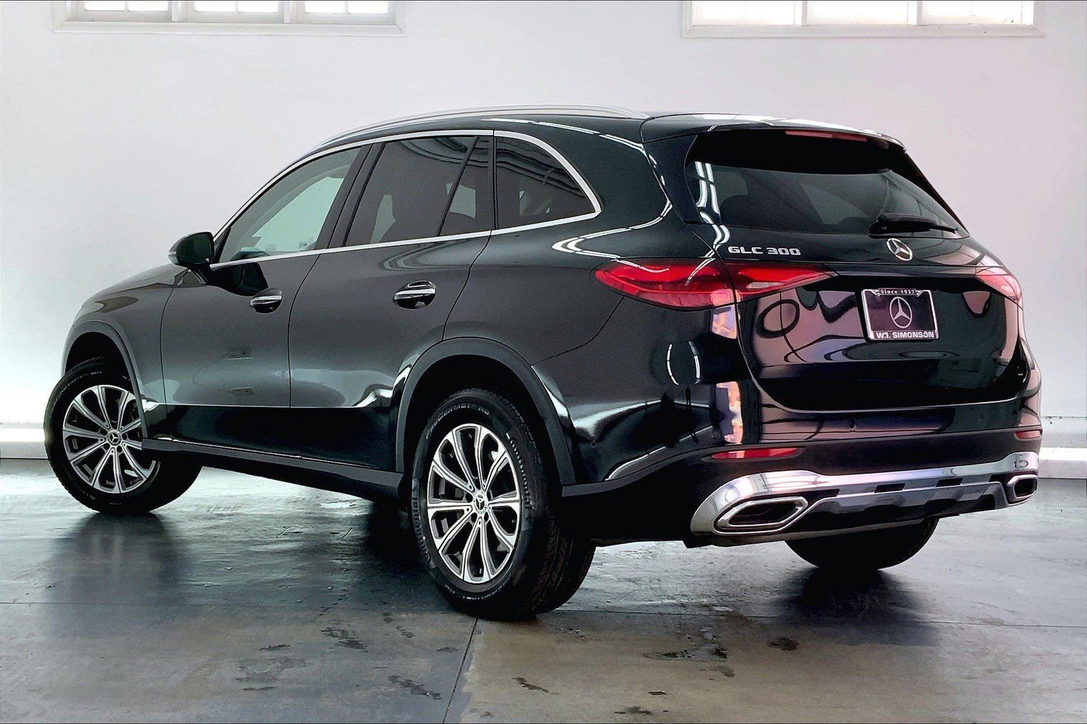 2023 Mercedes Benz GLC 300 photo 2