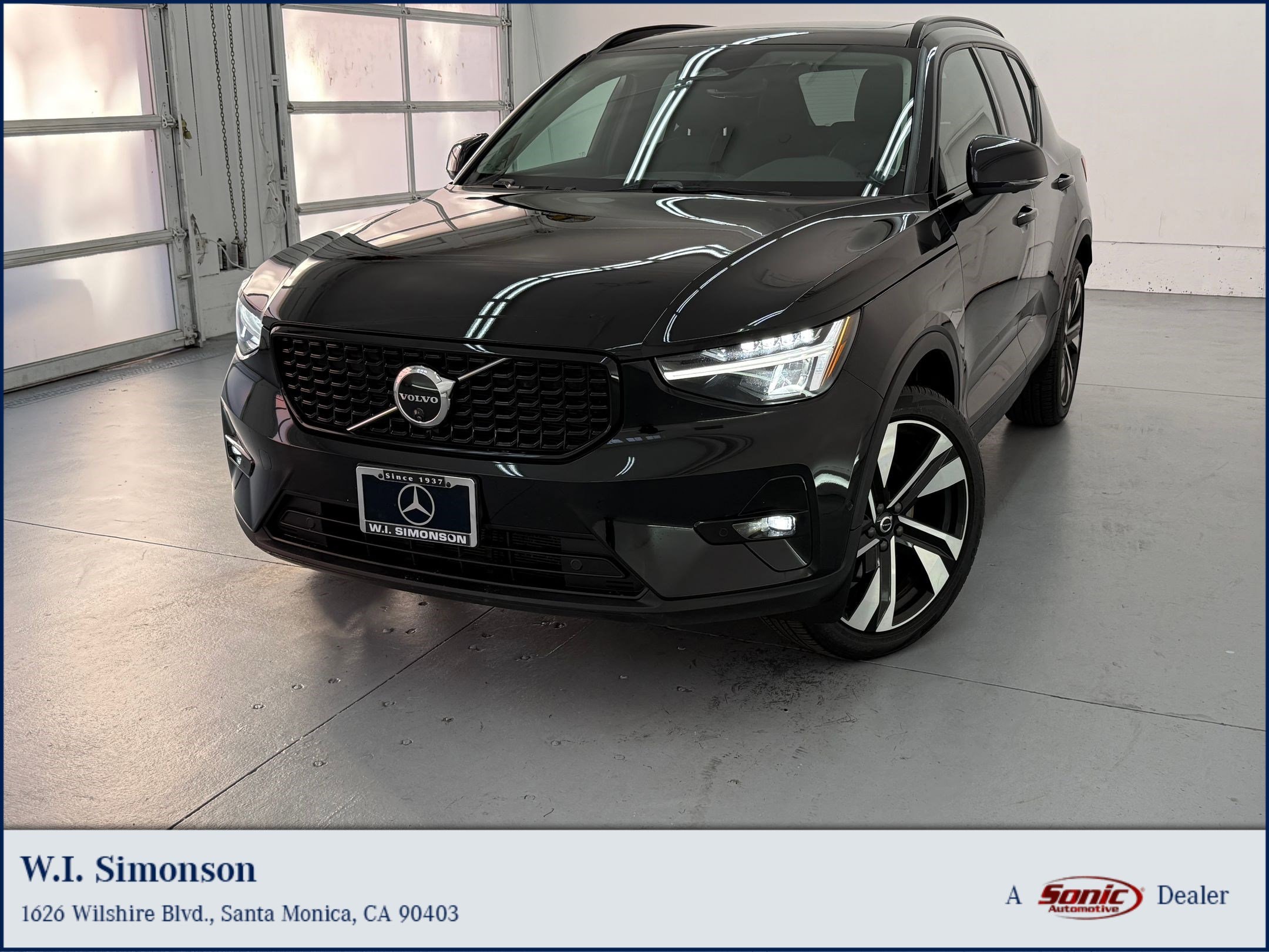 2025 Volvo XC40 Plus's photo