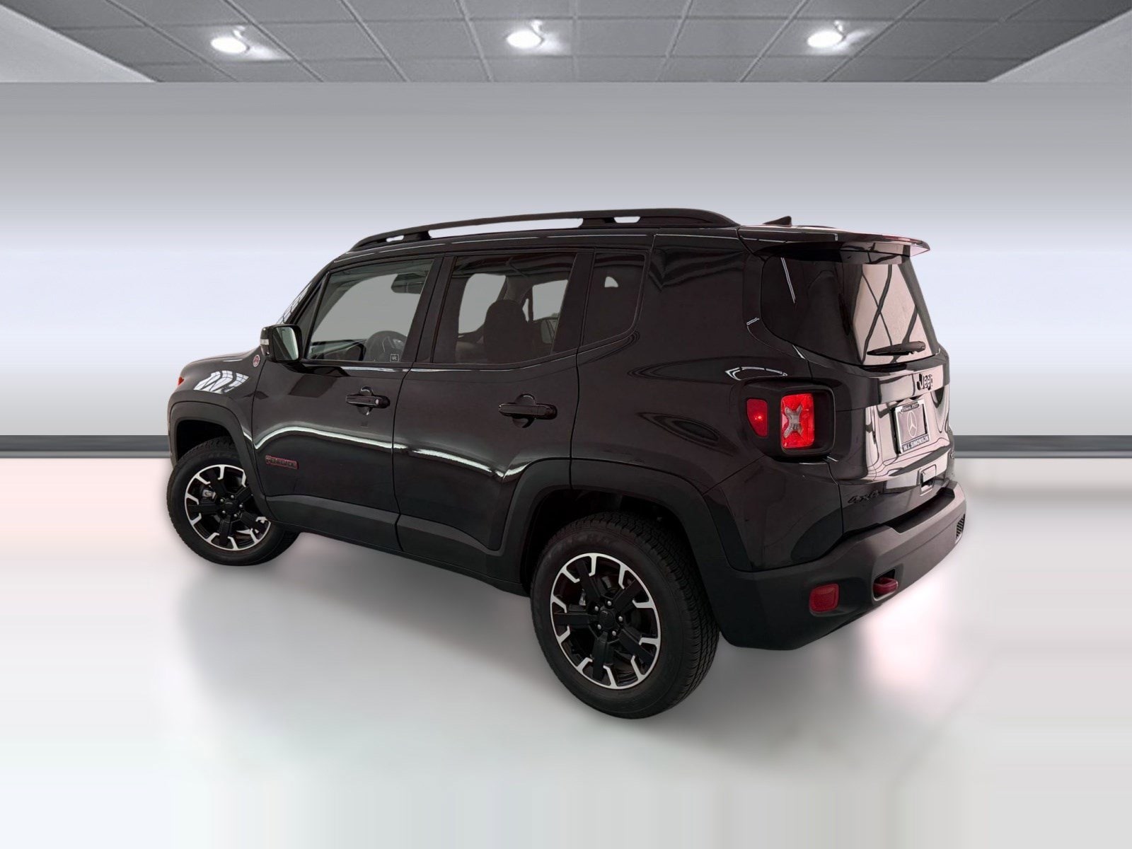2023 Jeep Renegade Trailhawk photo 2