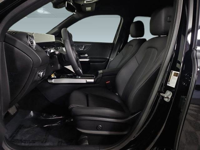 2025 Mercedes Benz GLB 250 4MATIC photo 3