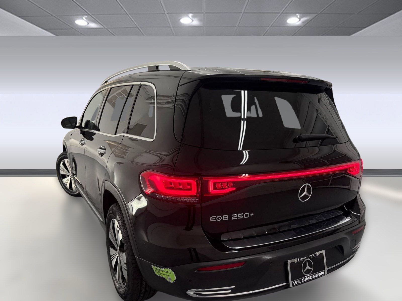 2023 Mercedes Benz EQB 250+ photo 2