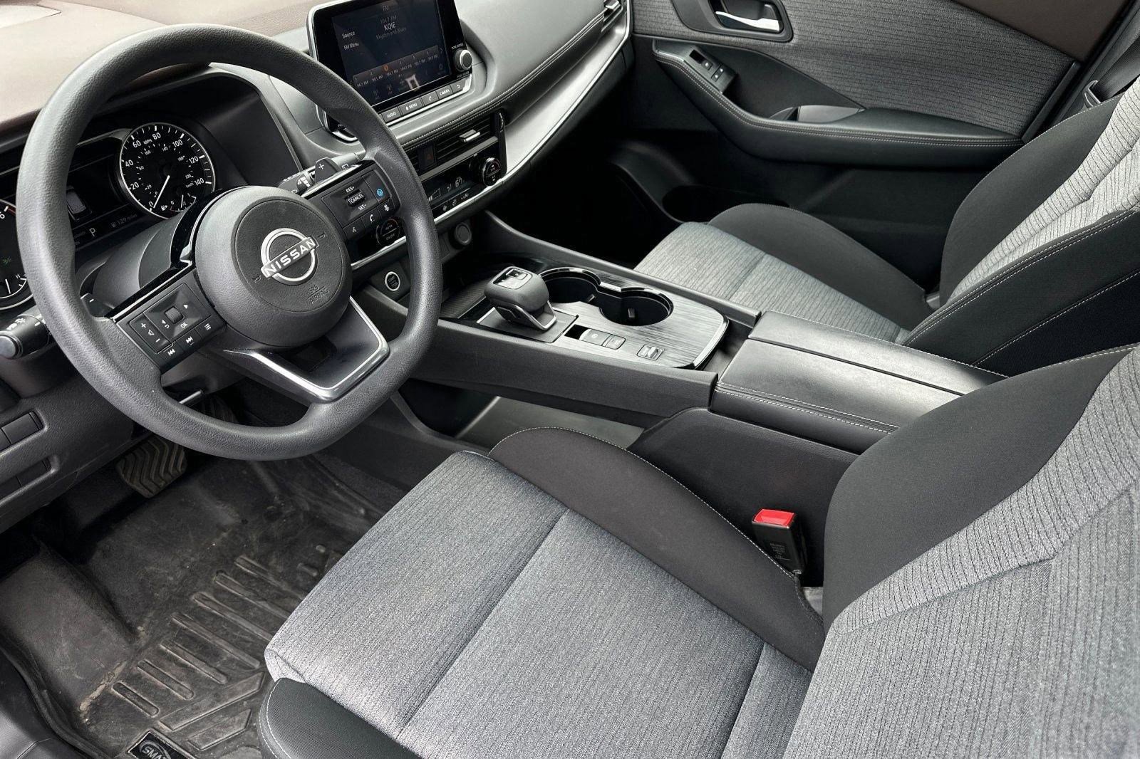 2023 Nissan Rogue SV photo 4