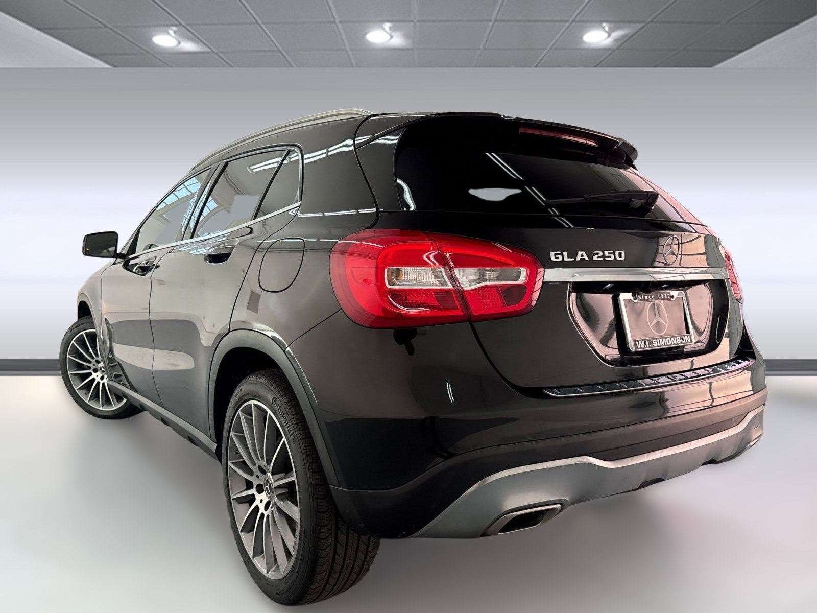 2018 Mercedes Benz GLA 250 photo 2