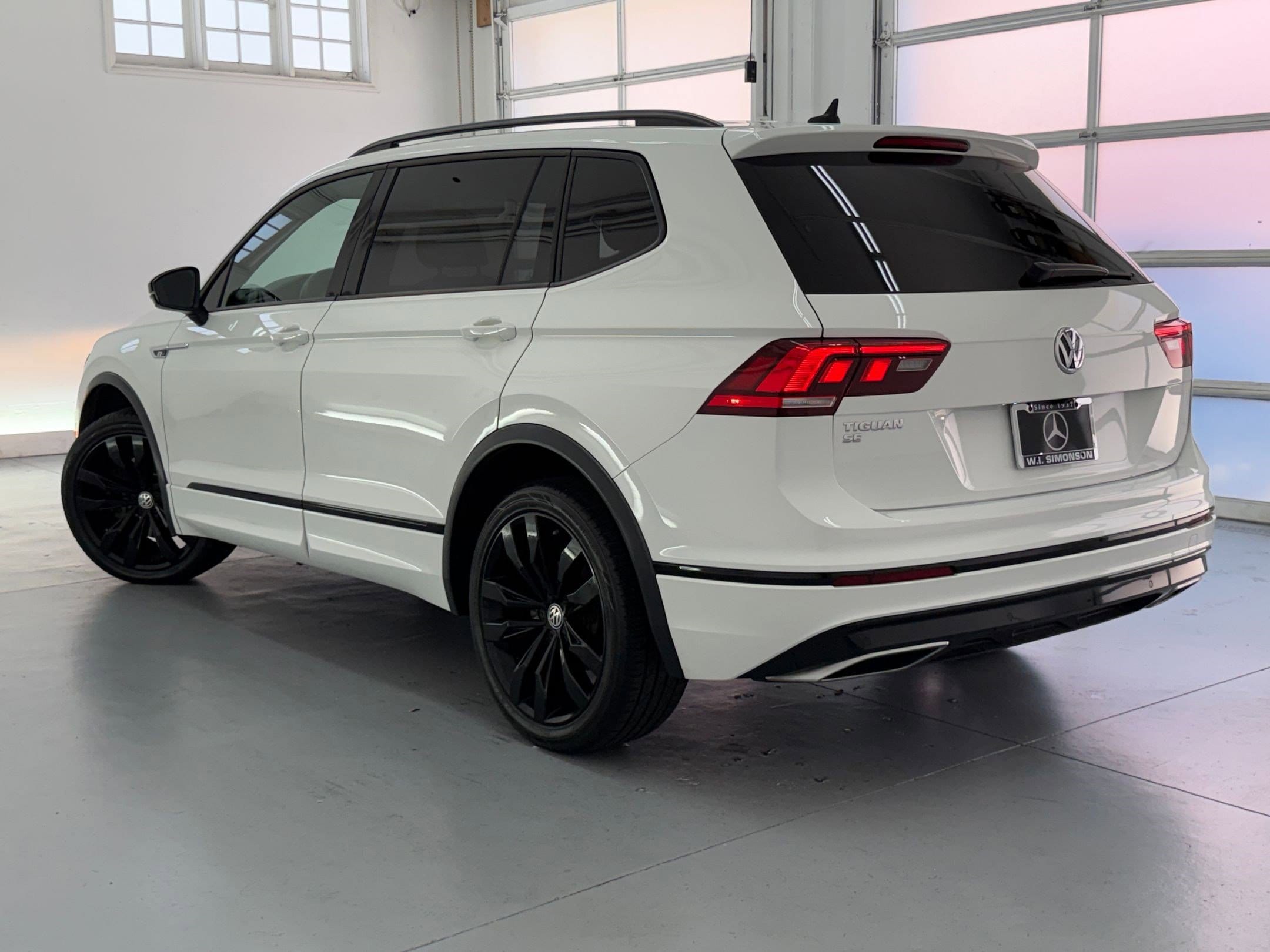 2020 Volkswagen Tiguan SE R-Line Black photo 3
